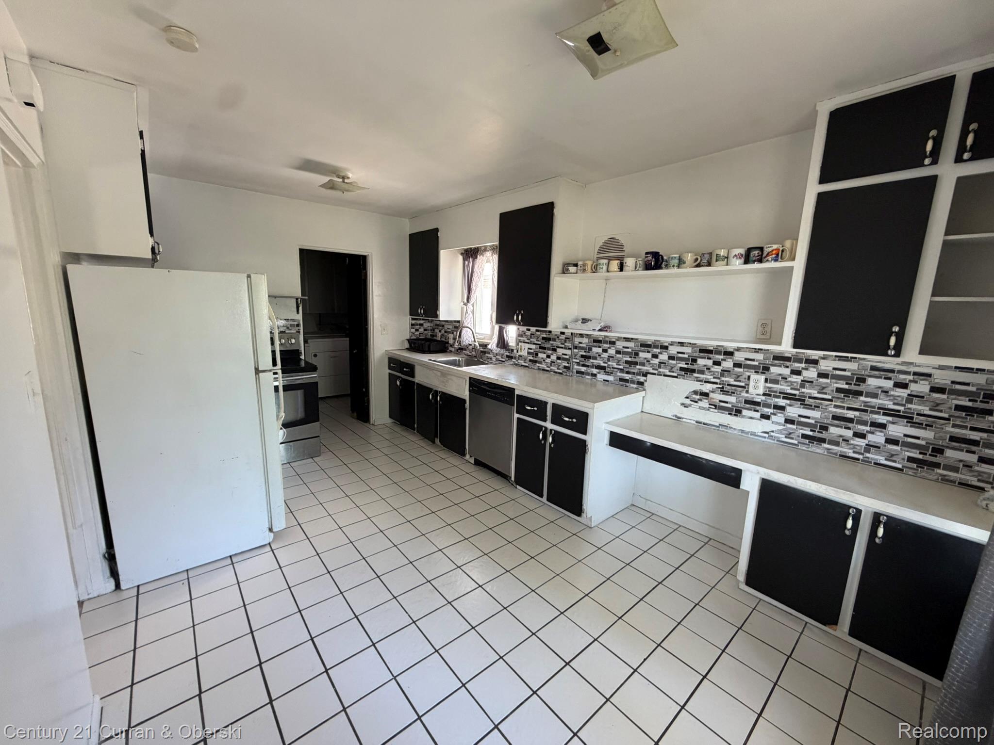 7427 DREXEL Street