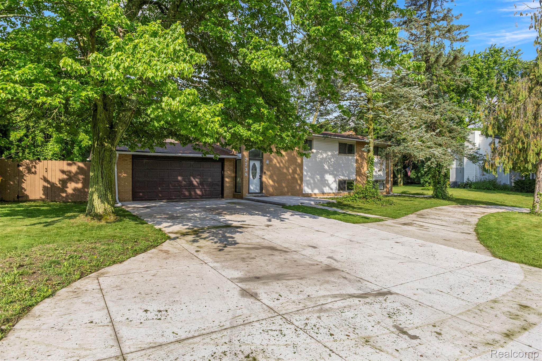 2738 BERRY Drive