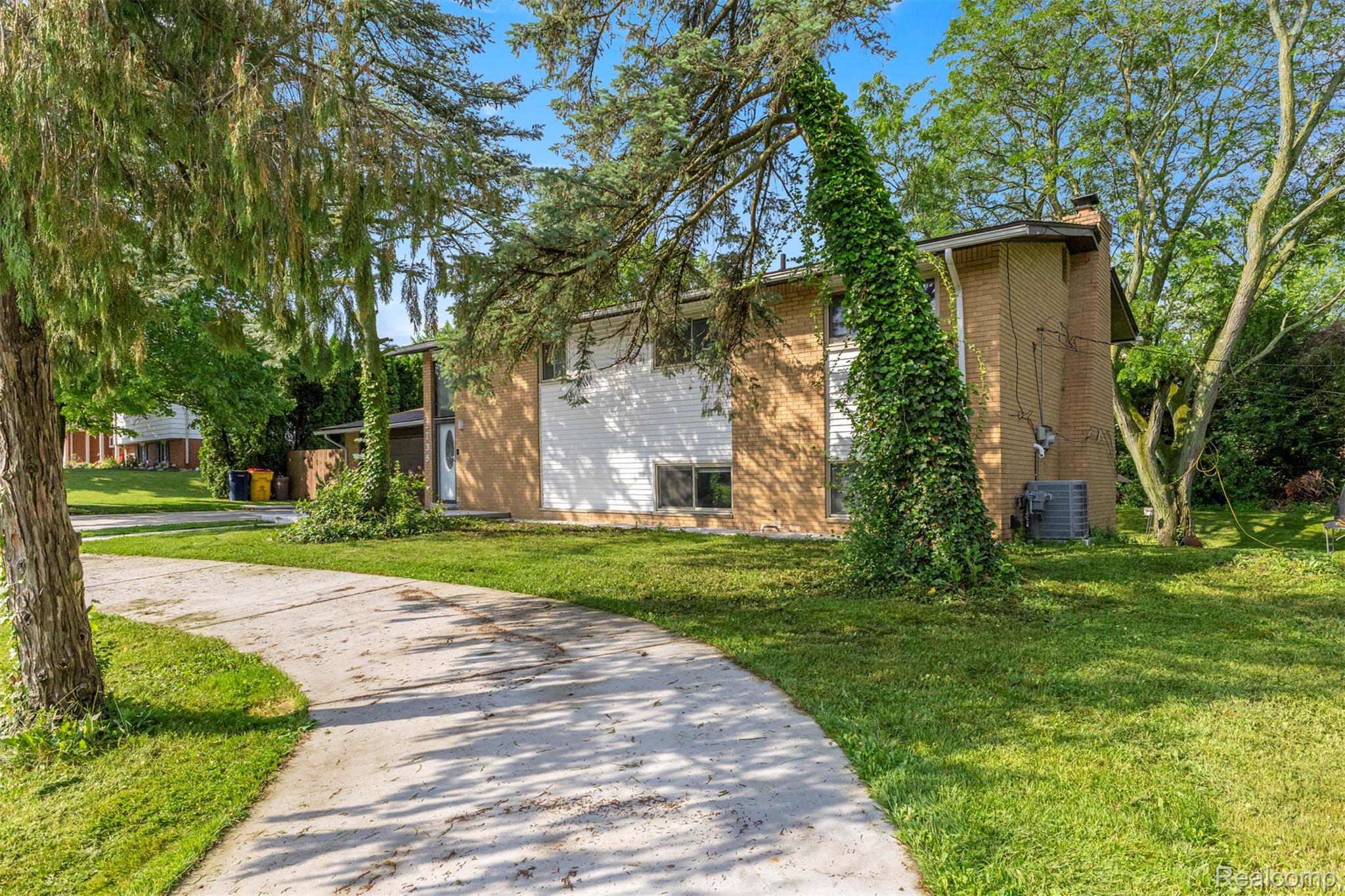2738 BERRY Drive