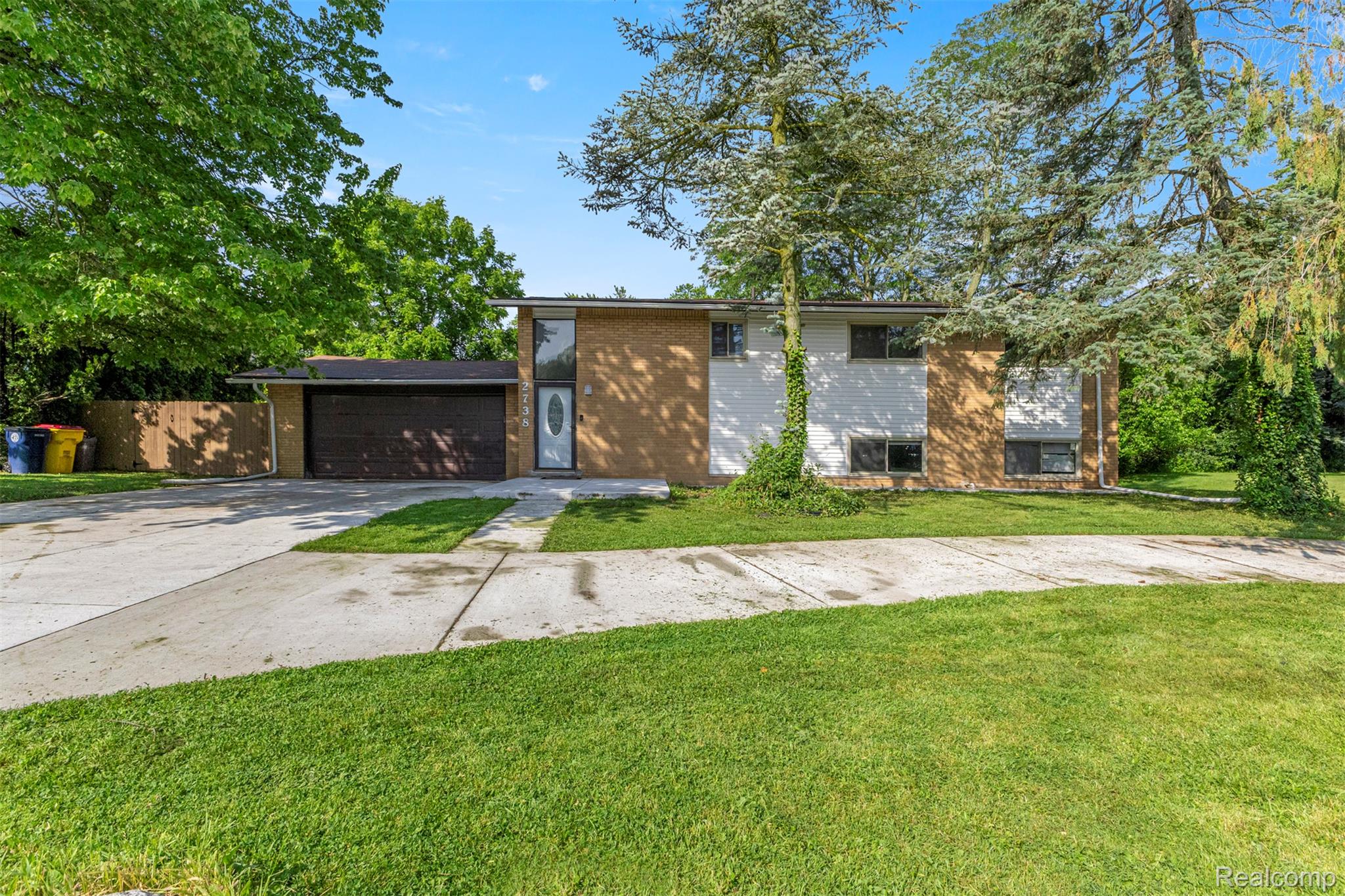 2738 BERRY Drive