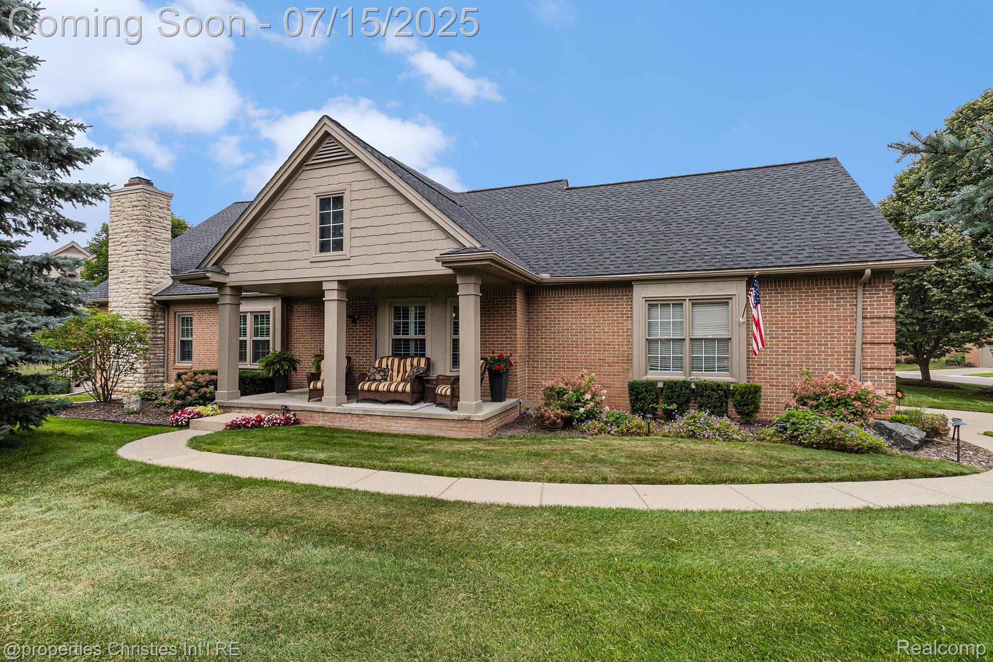 23331 Sawgrass Court S
