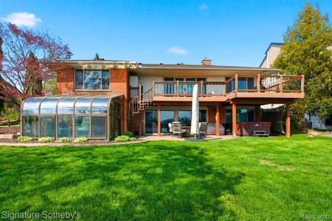 2497 W Walton Boulevard Waterford Charter Township MI 48329