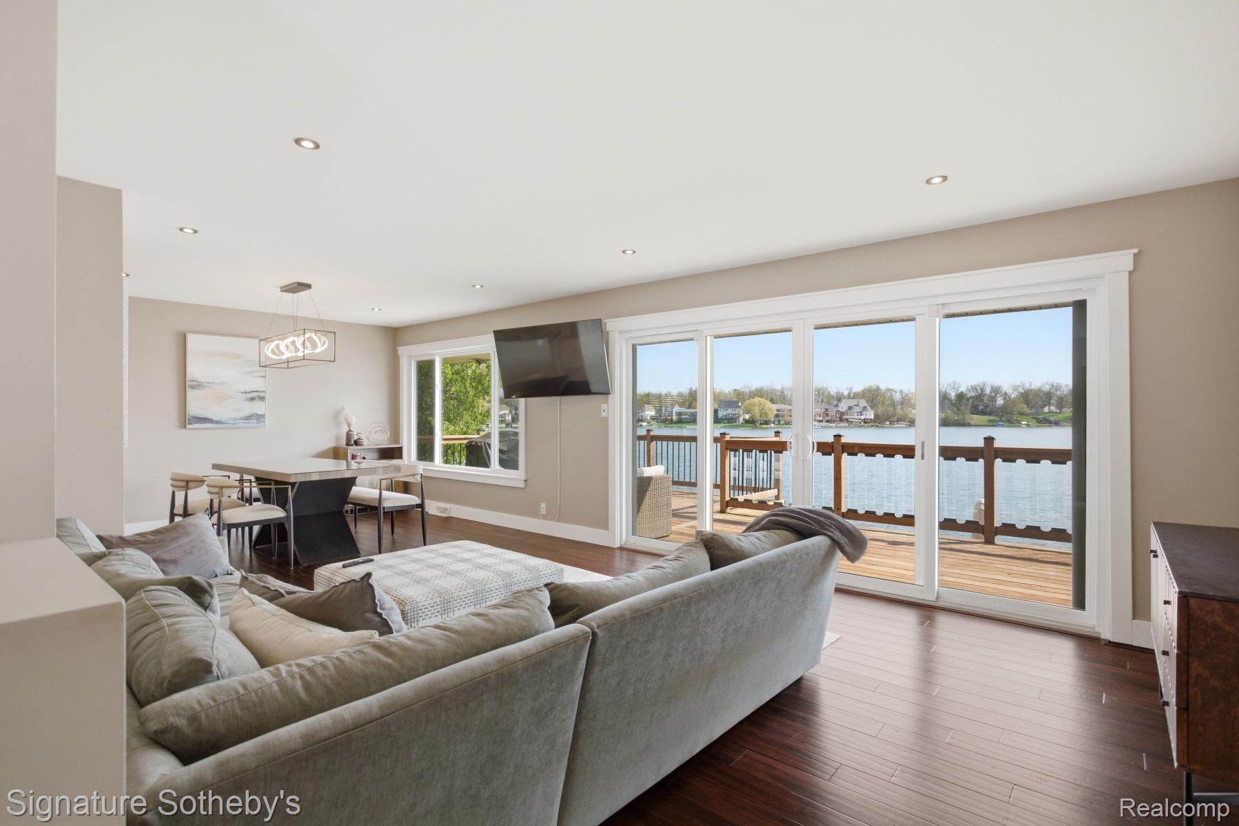 2497 W Walton Boulevard