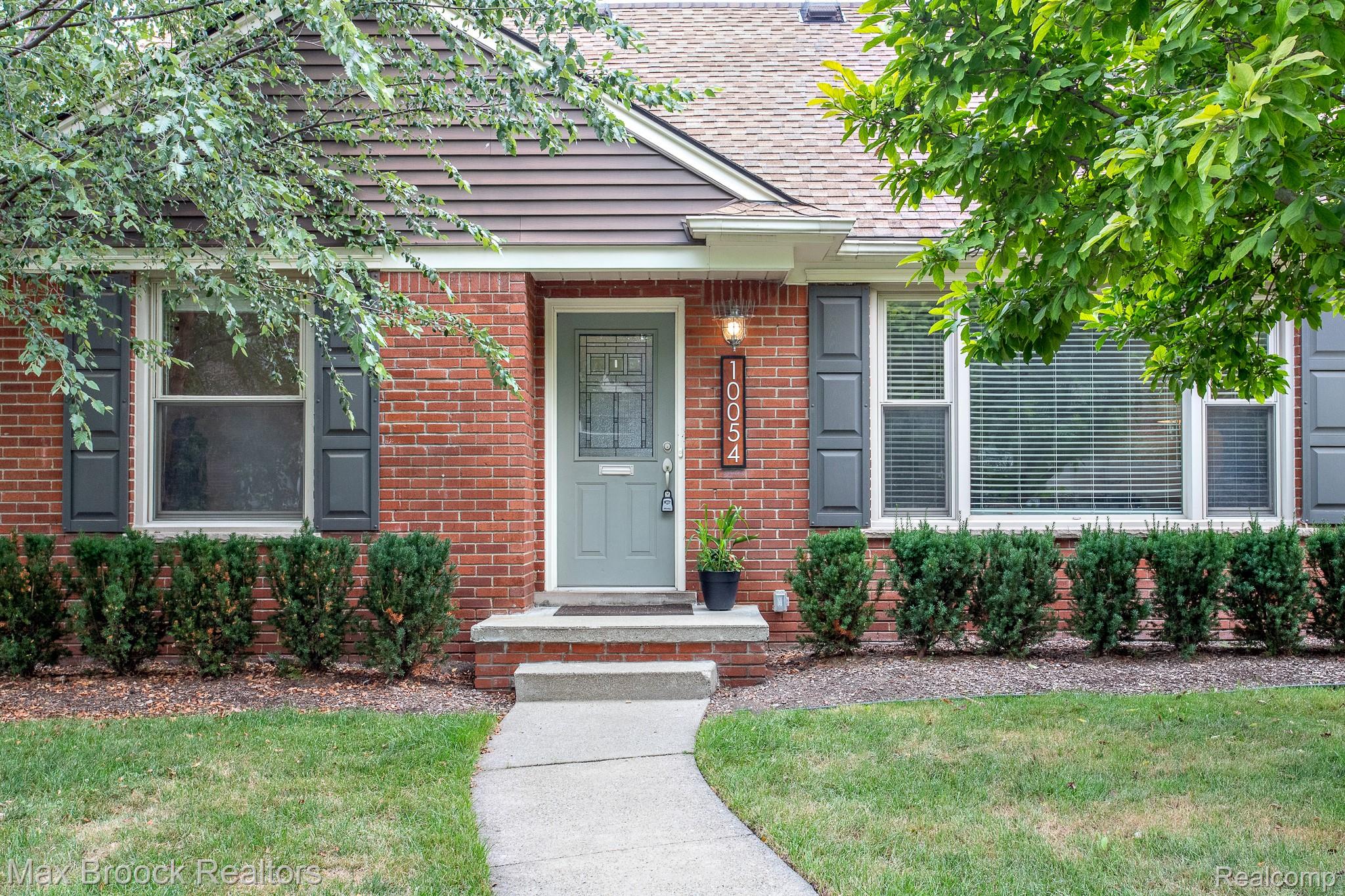 10054 Lincoln Drive