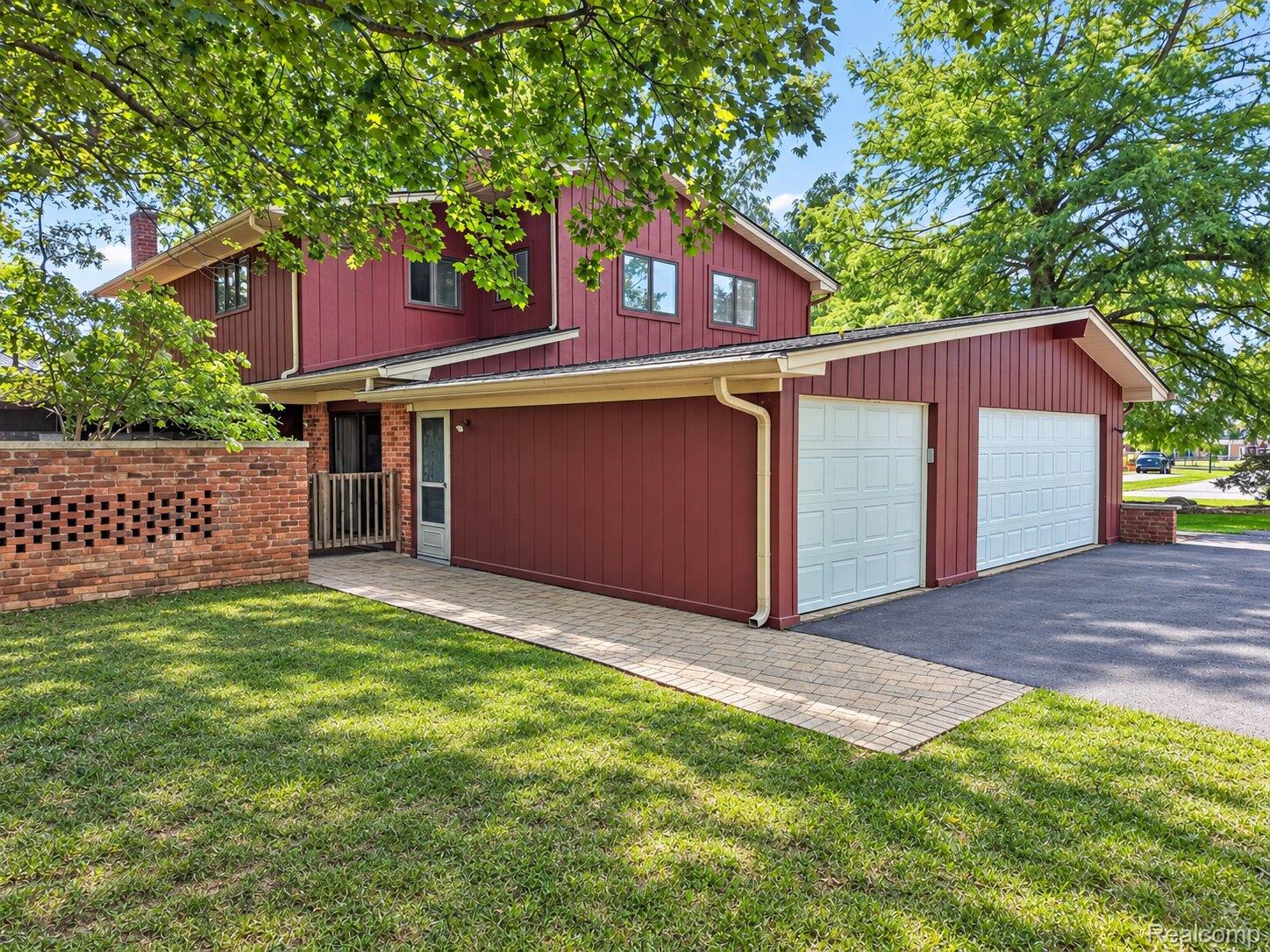 6829 E Knollwood Circle