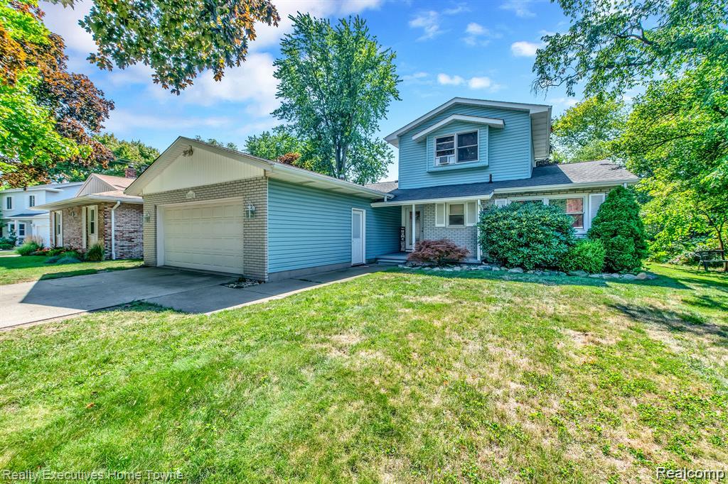 3011 W Woodland Drive
