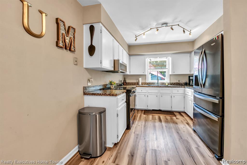 3011 W Woodland Drive