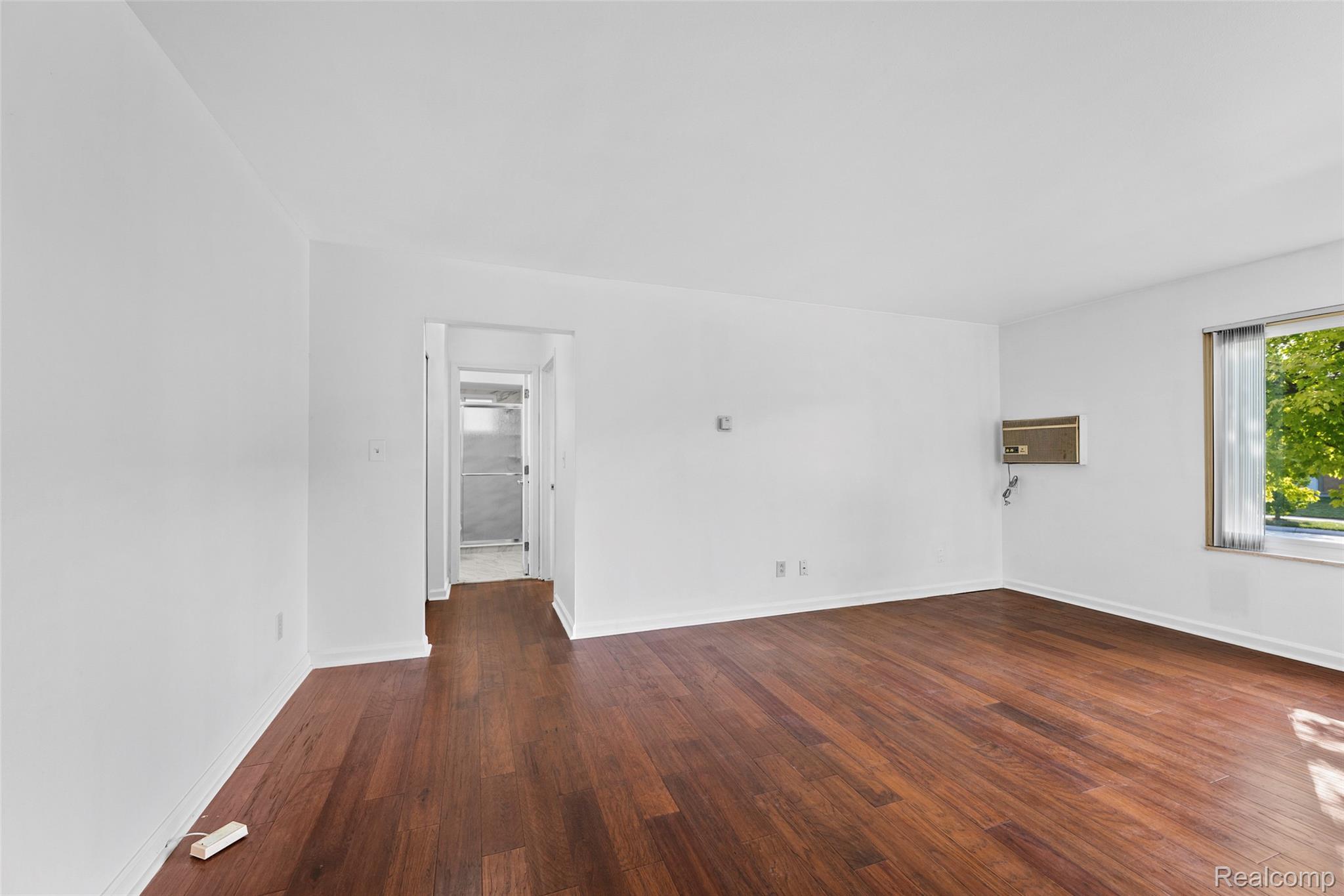 Royal Oak City, Michigan 48073, United States, 1 Bedroom Bedrooms, ,1 BathroomBathrooms,Residential,Active,206199