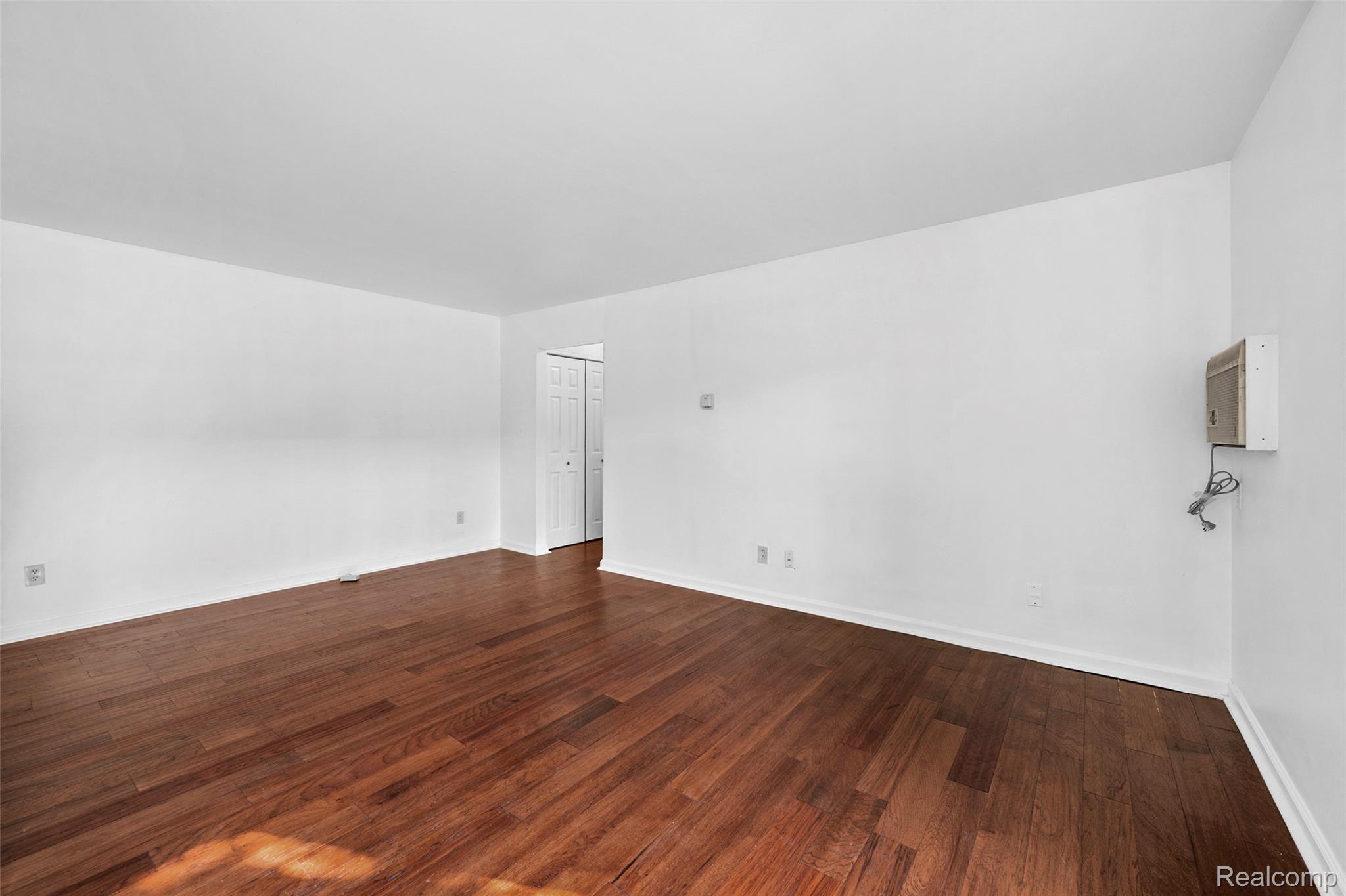 Royal Oak City, Michigan 48073, United States, 1 Bedroom Bedrooms, ,1 BathroomBathrooms,Residential,Active,206199