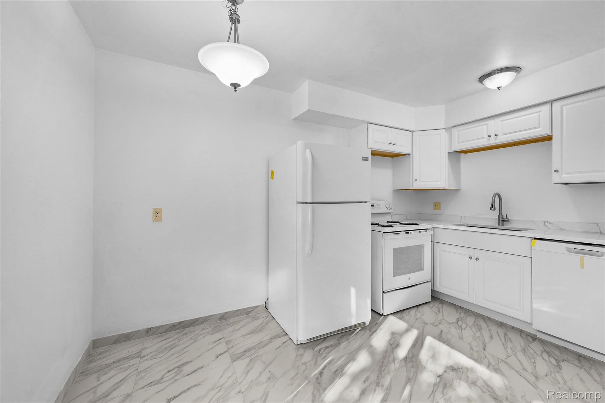 Royal Oak City, Michigan 48073, United States, 1 Bedroom Bedrooms, ,1 BathroomBathrooms,Residential,Active,206199