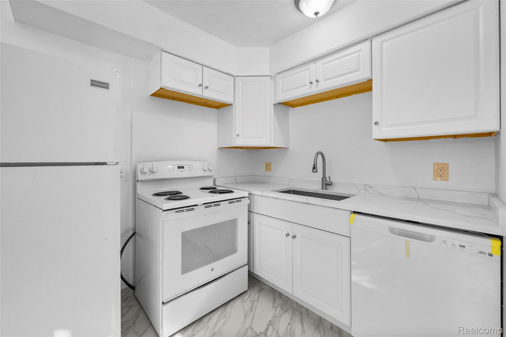 Royal Oak City, Michigan 48073, United States, 1 Bedroom Bedrooms, ,1 BathroomBathrooms,Residential,Active,206199