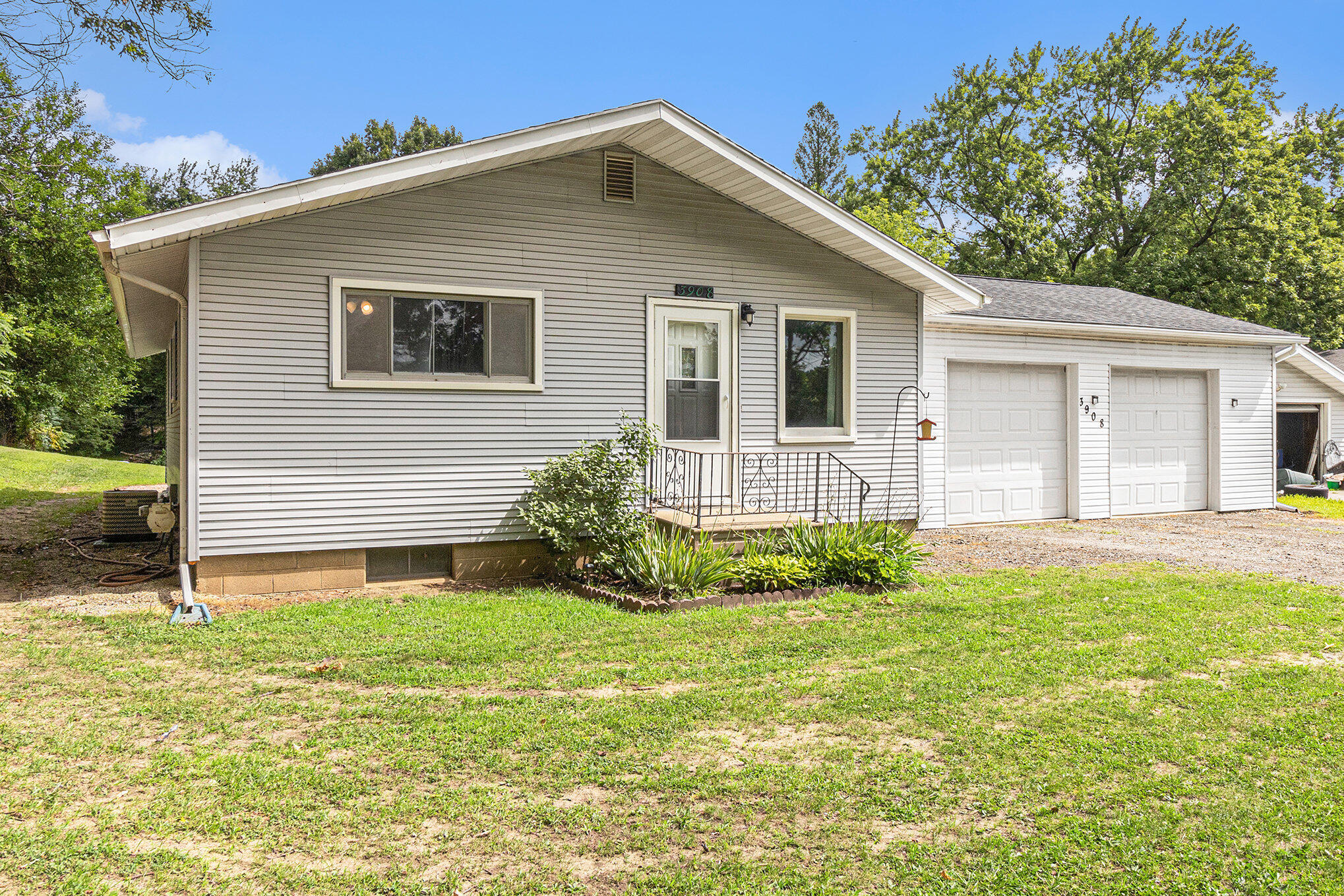 3908 Seymour Road