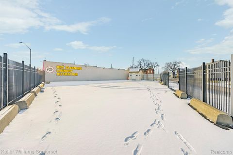 10333 GRATIOT Avenue Detroit City MI 48213