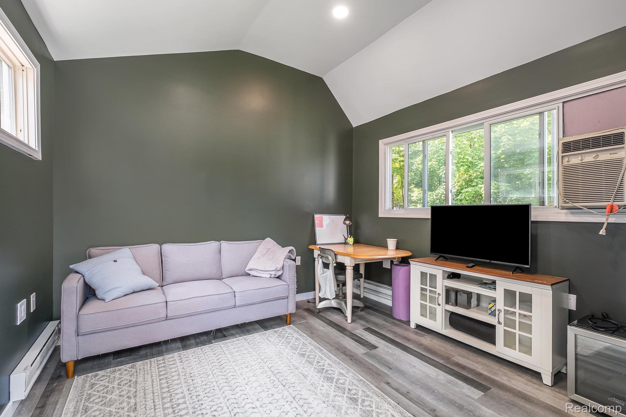 Fenton City, Michigan 48430, United States, 3 Bedrooms Bedrooms, ,2 BathroomsBathrooms,Residential,Coming Soon,165283