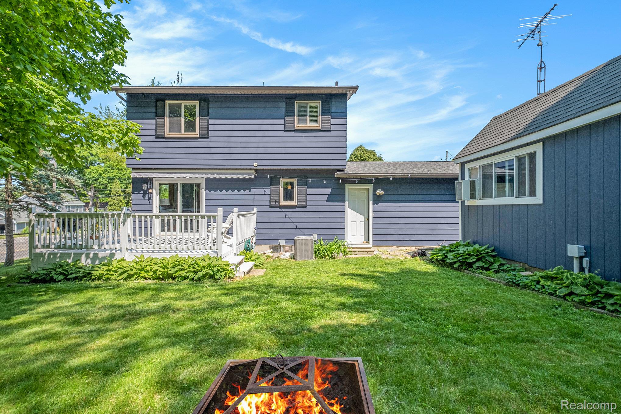 Fenton City, Michigan 48430, United States, 3 Bedrooms Bedrooms, ,2 BathroomsBathrooms,Residential,Coming Soon,165283