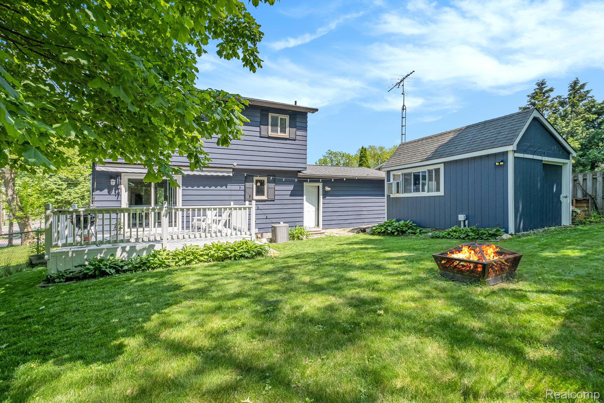 Fenton City, Michigan 48430, United States, 3 Bedrooms Bedrooms, ,2 BathroomsBathrooms,Residential,Coming Soon,165283