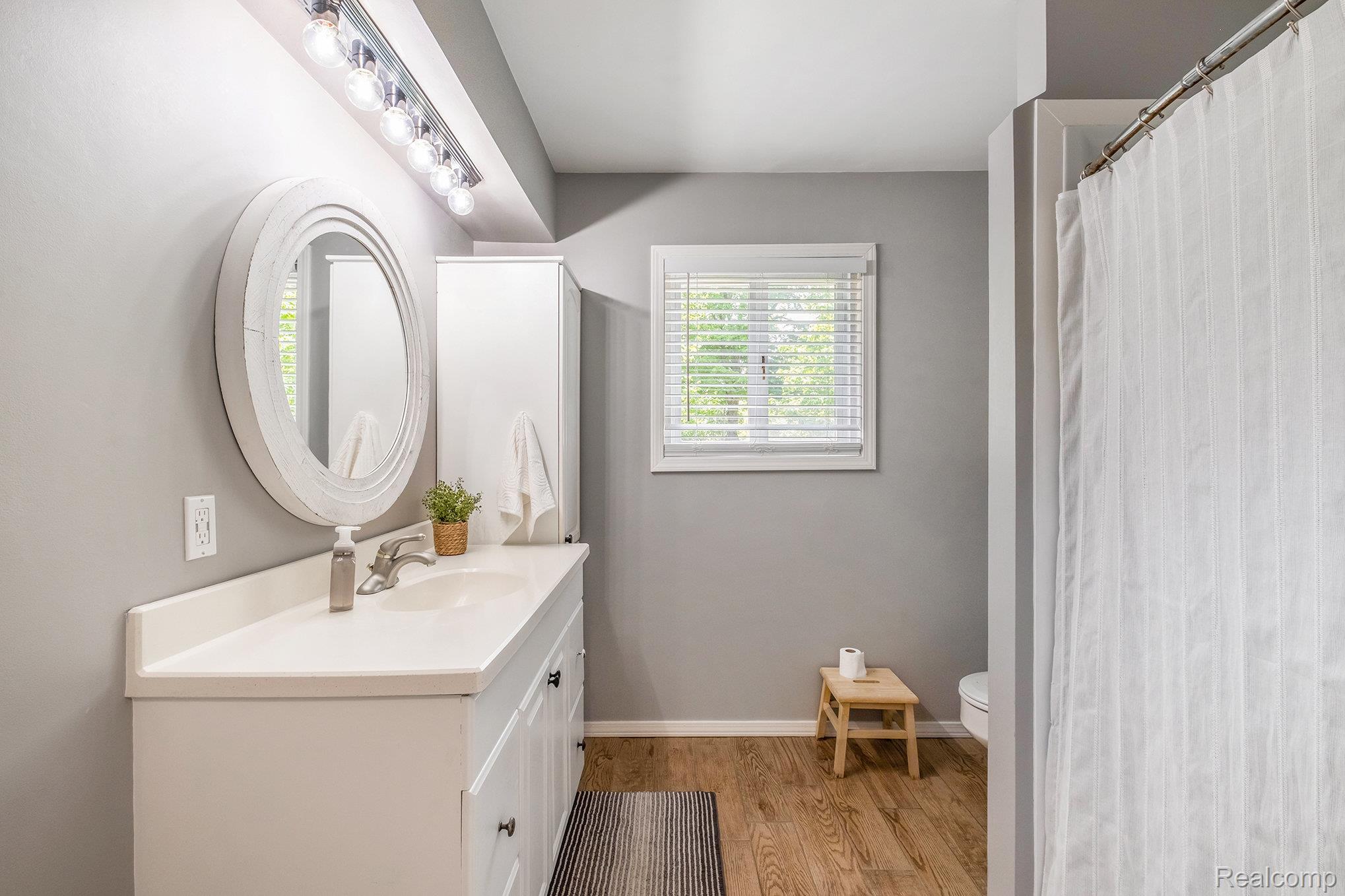 Fenton City, Michigan 48430, United States, 3 Bedrooms Bedrooms, ,2 BathroomsBathrooms,Residential,Coming Soon,165283