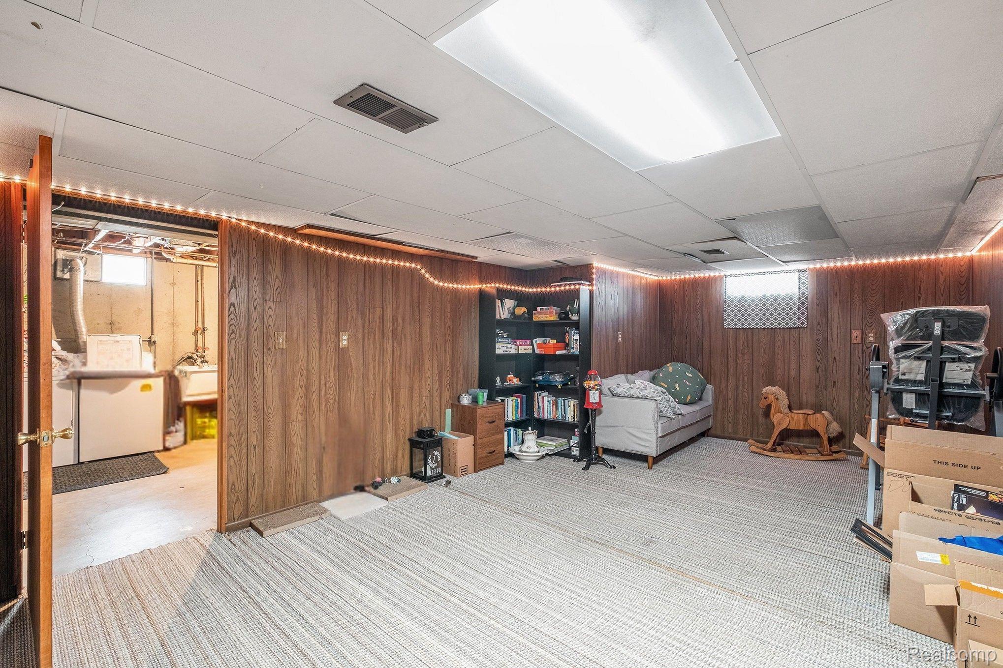 Fenton City, Michigan 48430, United States, 3 Bedrooms Bedrooms, ,2 BathroomsBathrooms,Residential,Coming Soon,165283