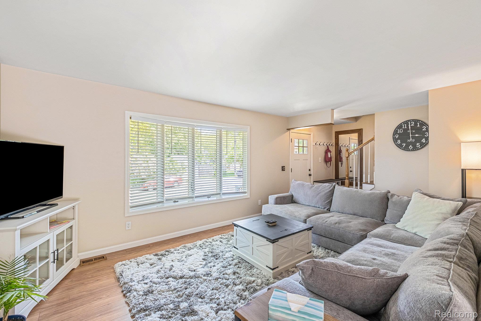 Fenton City, Michigan 48430, United States, 3 Bedrooms Bedrooms, ,2 BathroomsBathrooms,Residential,Coming Soon,165283