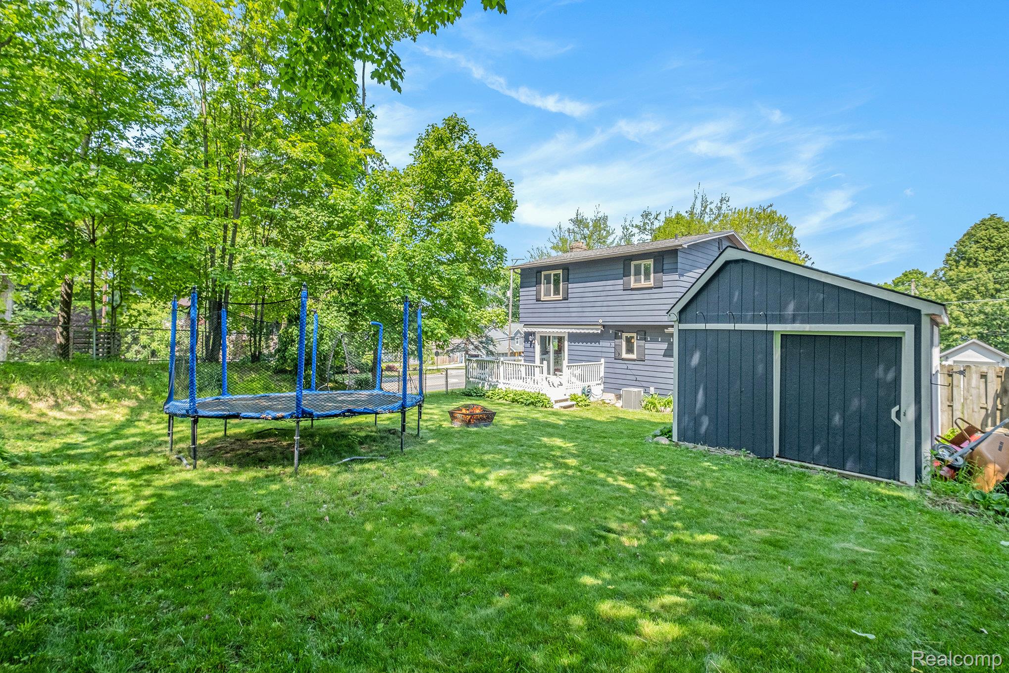 Fenton City, Michigan 48430, United States, 3 Bedrooms Bedrooms, ,2 BathroomsBathrooms,Residential,Coming Soon,165283