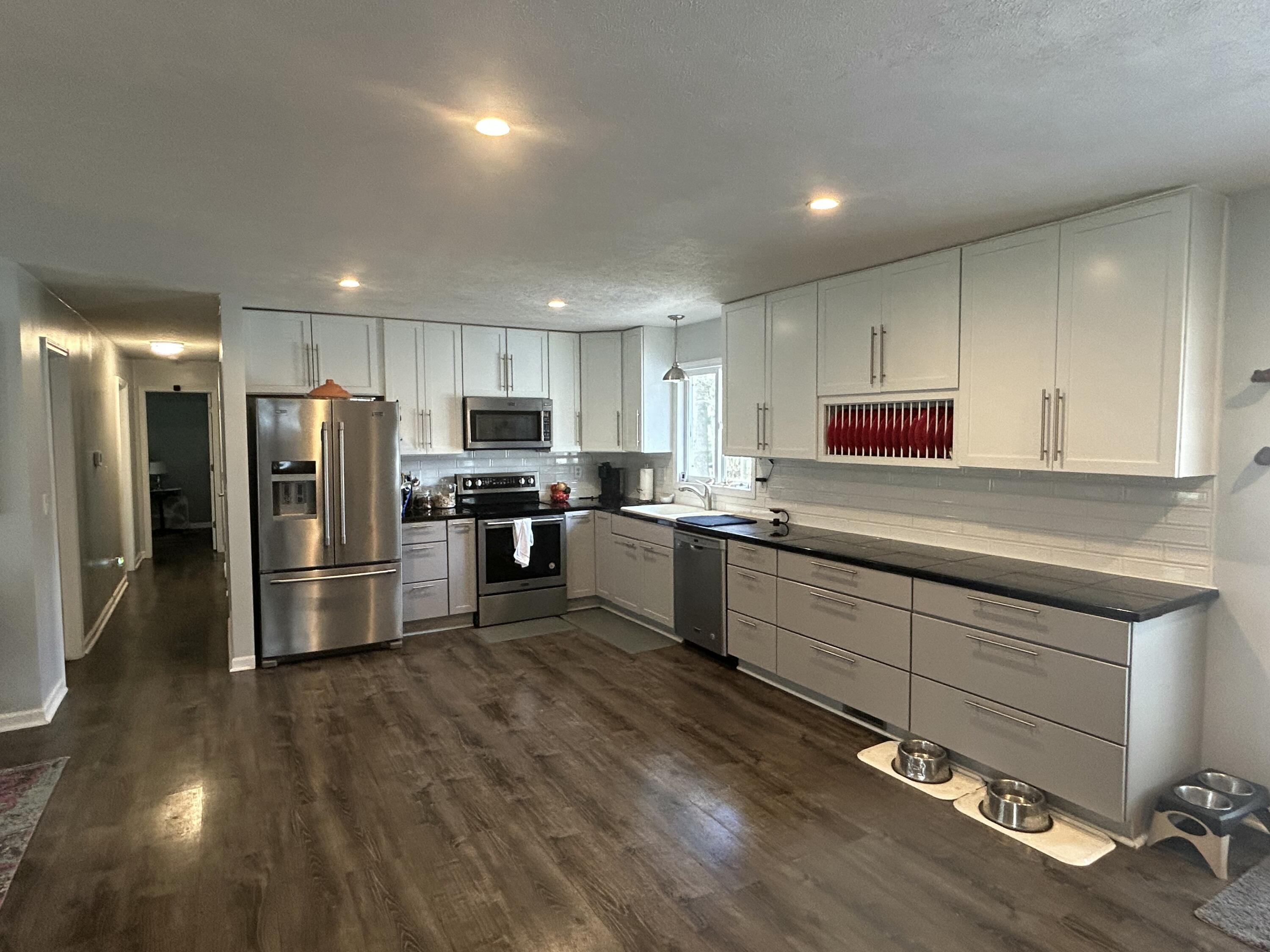 496 W Kenwood Road