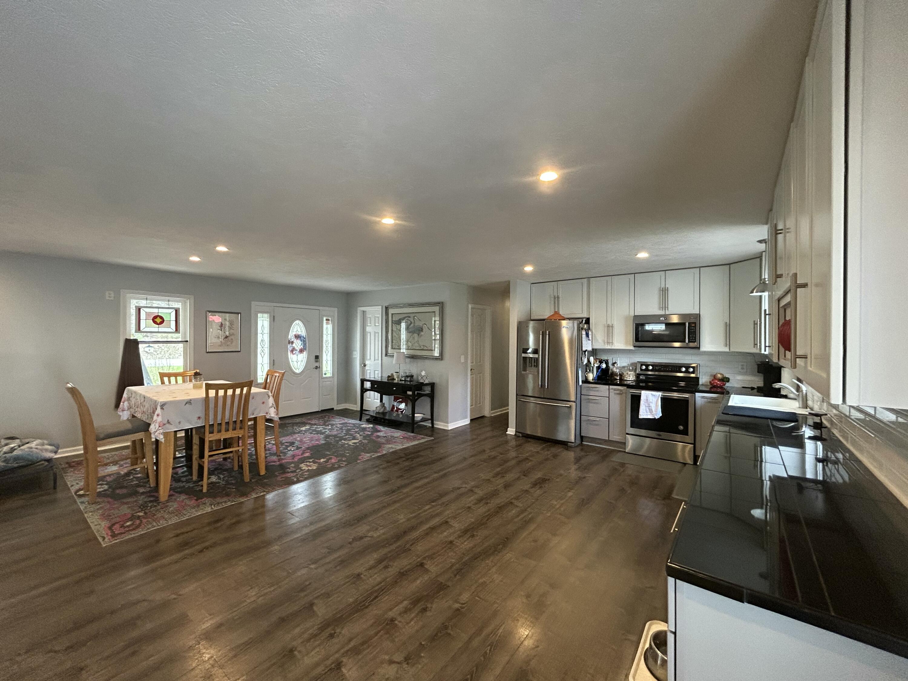 496 W Kenwood Road