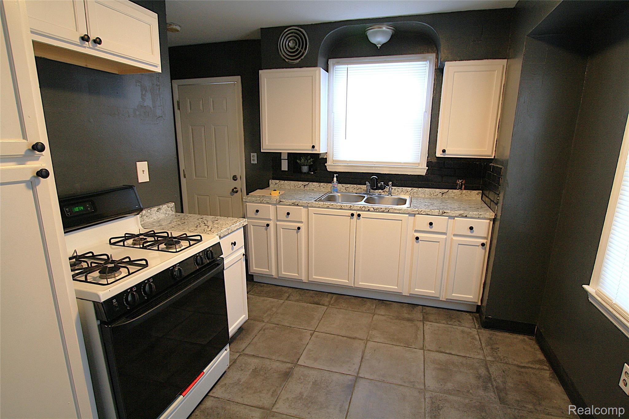 2713 Brownell Boulevard