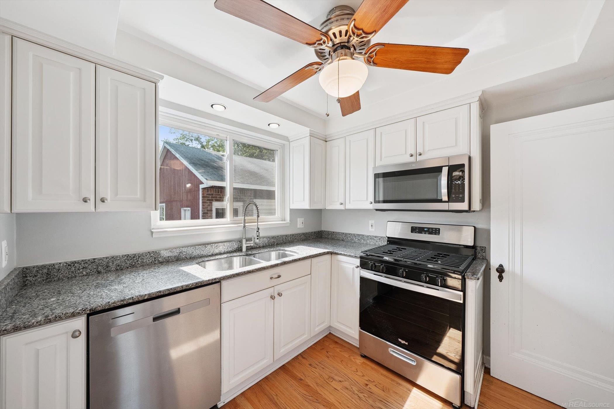 439 W Browning Avenue