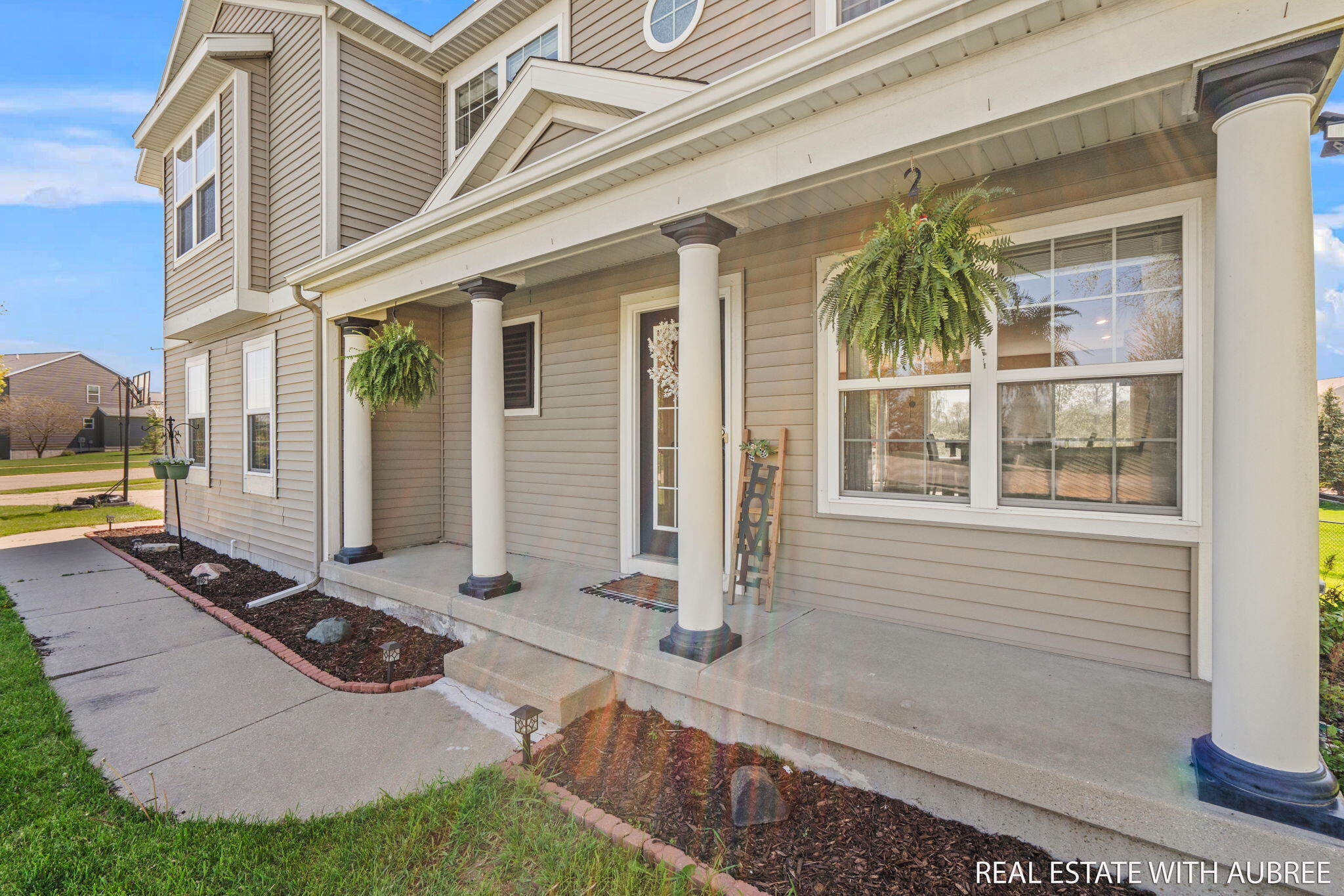 3725 Sun Ridge Drive