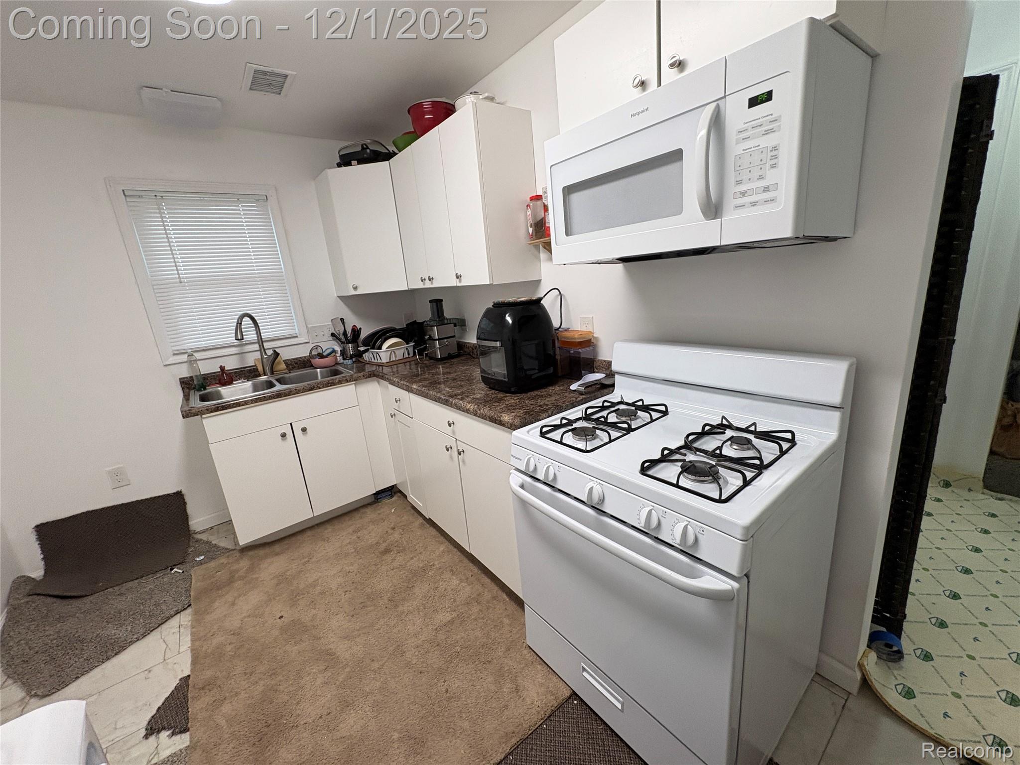 7315 Hollywood Street