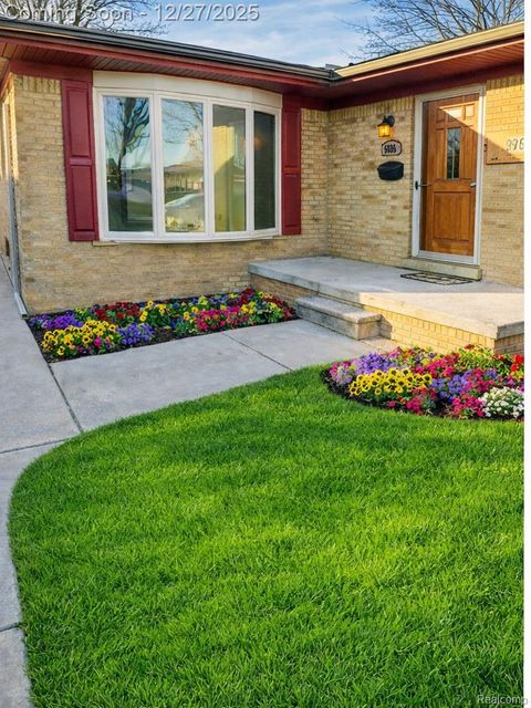 8895 Lenore Ave Redford Charter Township MI 48239