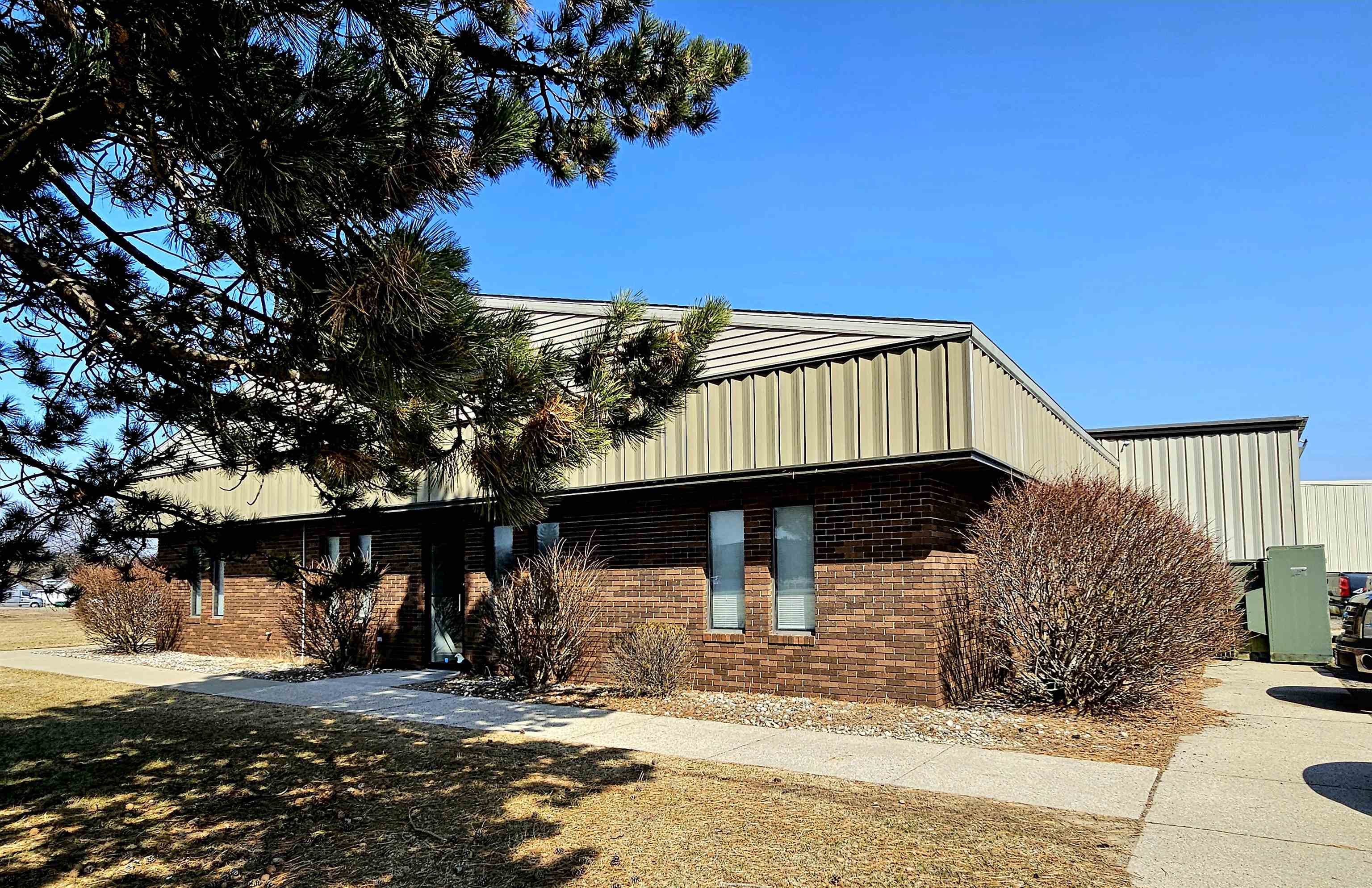 800 Woodside Drive