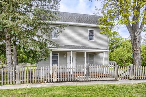 442 S Court Street Lapeer City MI 48446