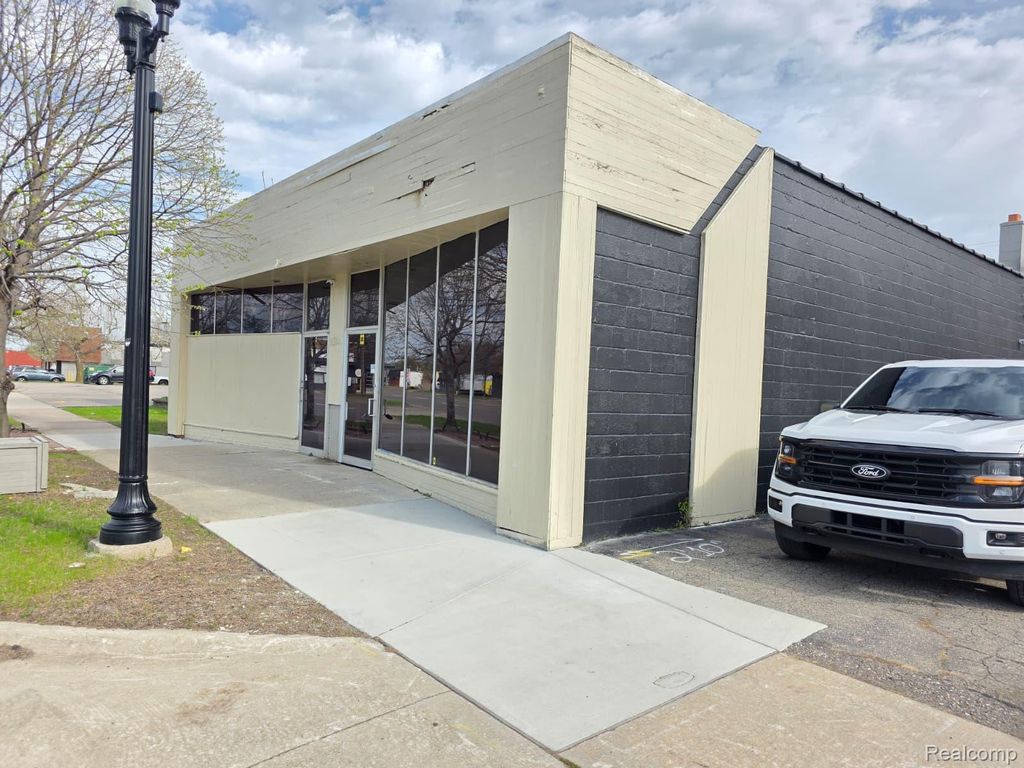 Photo of 25241 W Warren Street, Dearborn Heights City, MI 48127 (MLS # 20261025736)