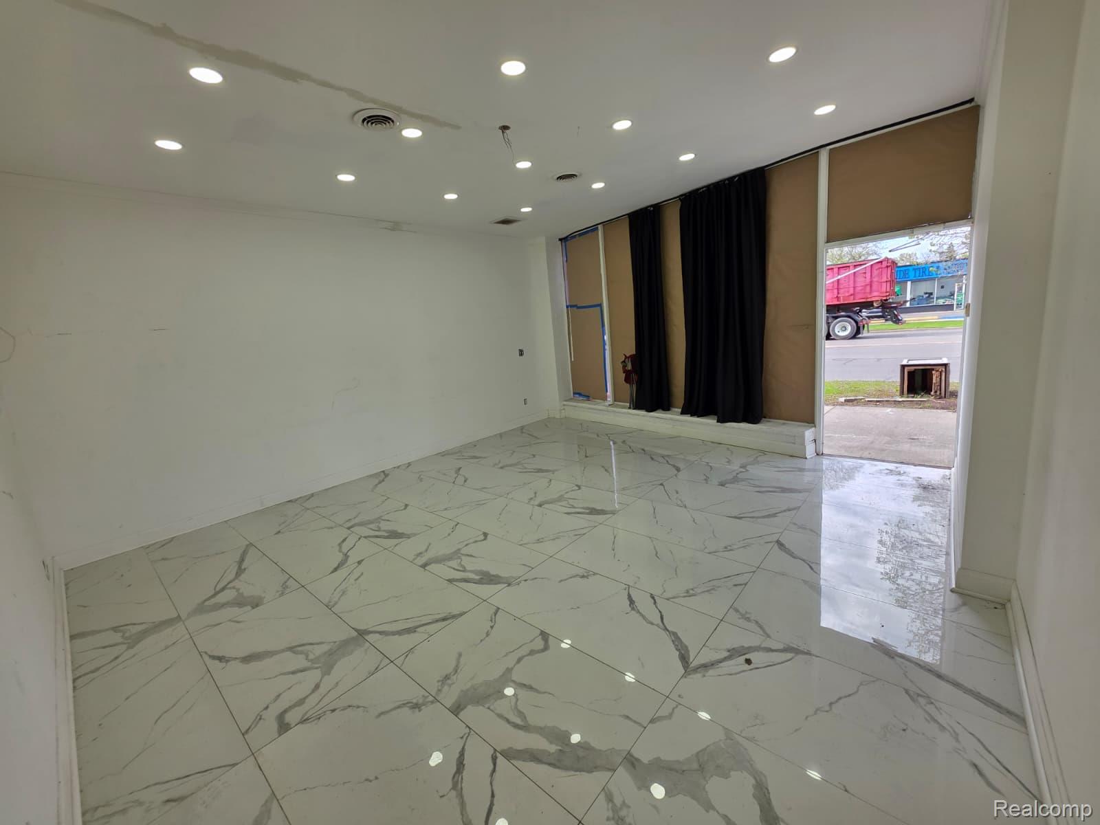 25241 W Warren Street