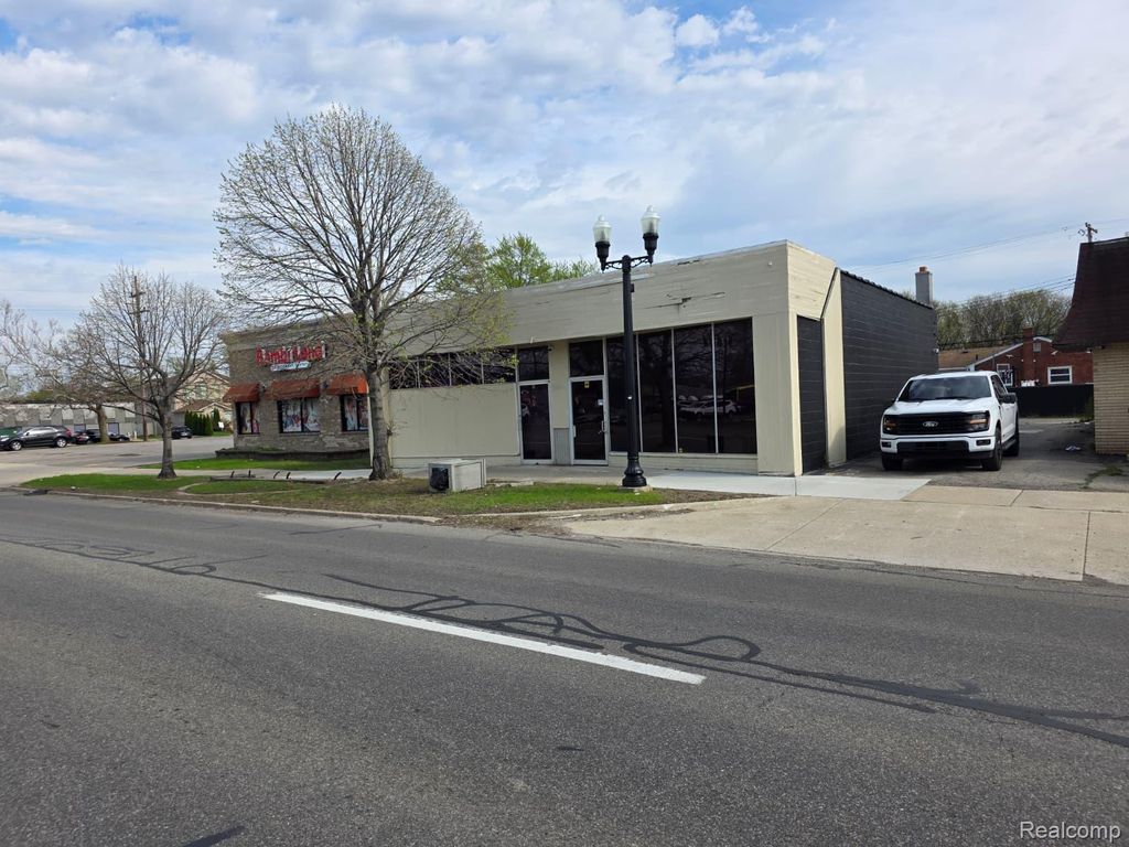Photo of 25241 W Warren Street, Dearborn Heights City, MI 48127 (MLS # 20261025736)