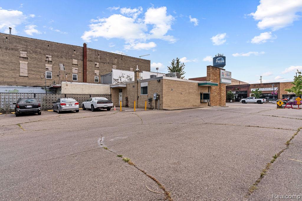 210 N Saginaw Street