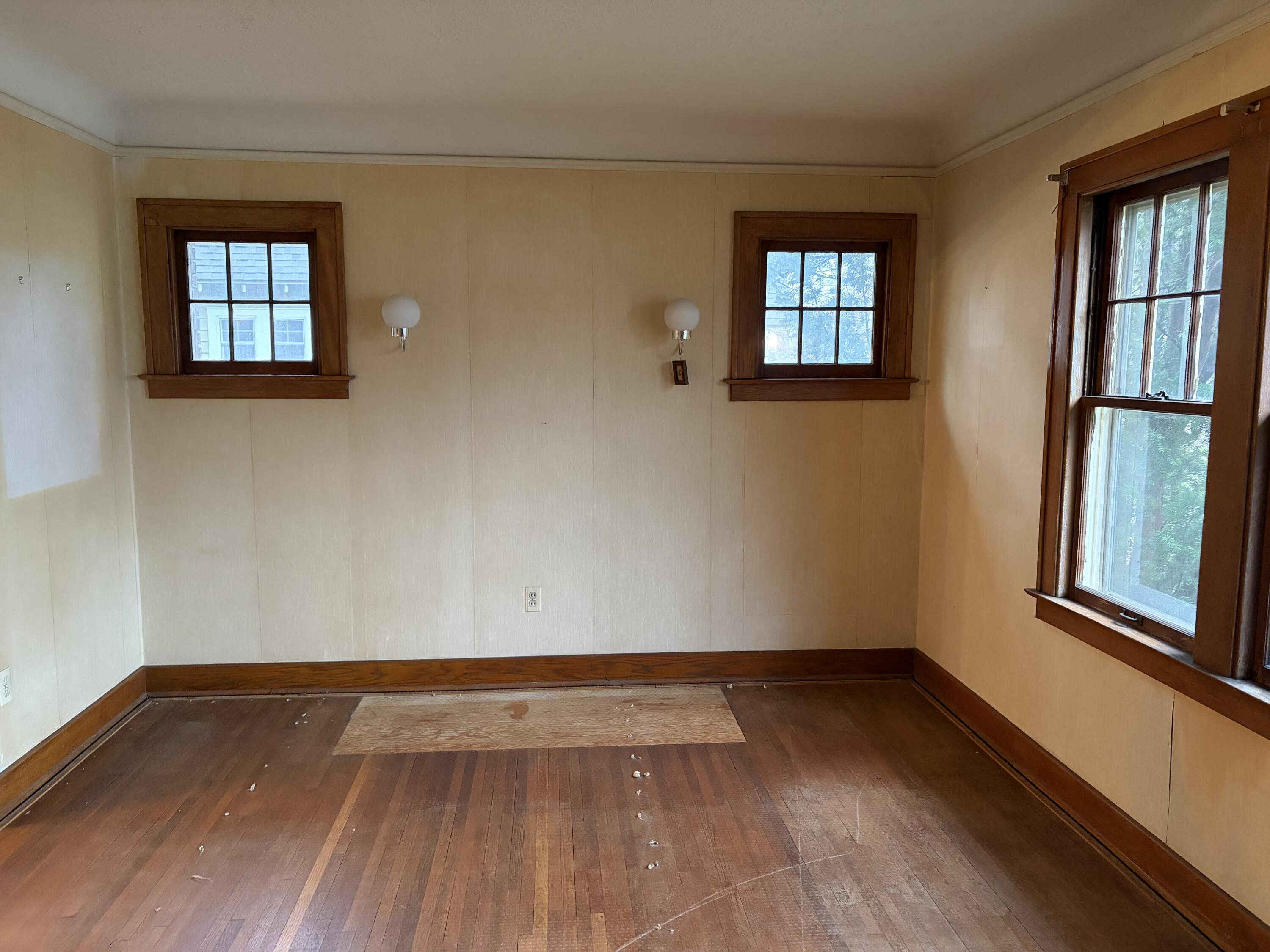 939 Northwood Street NE