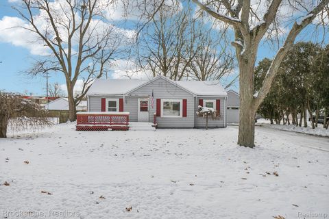 5729 Graves Street Waterford Charter Township MI 48327