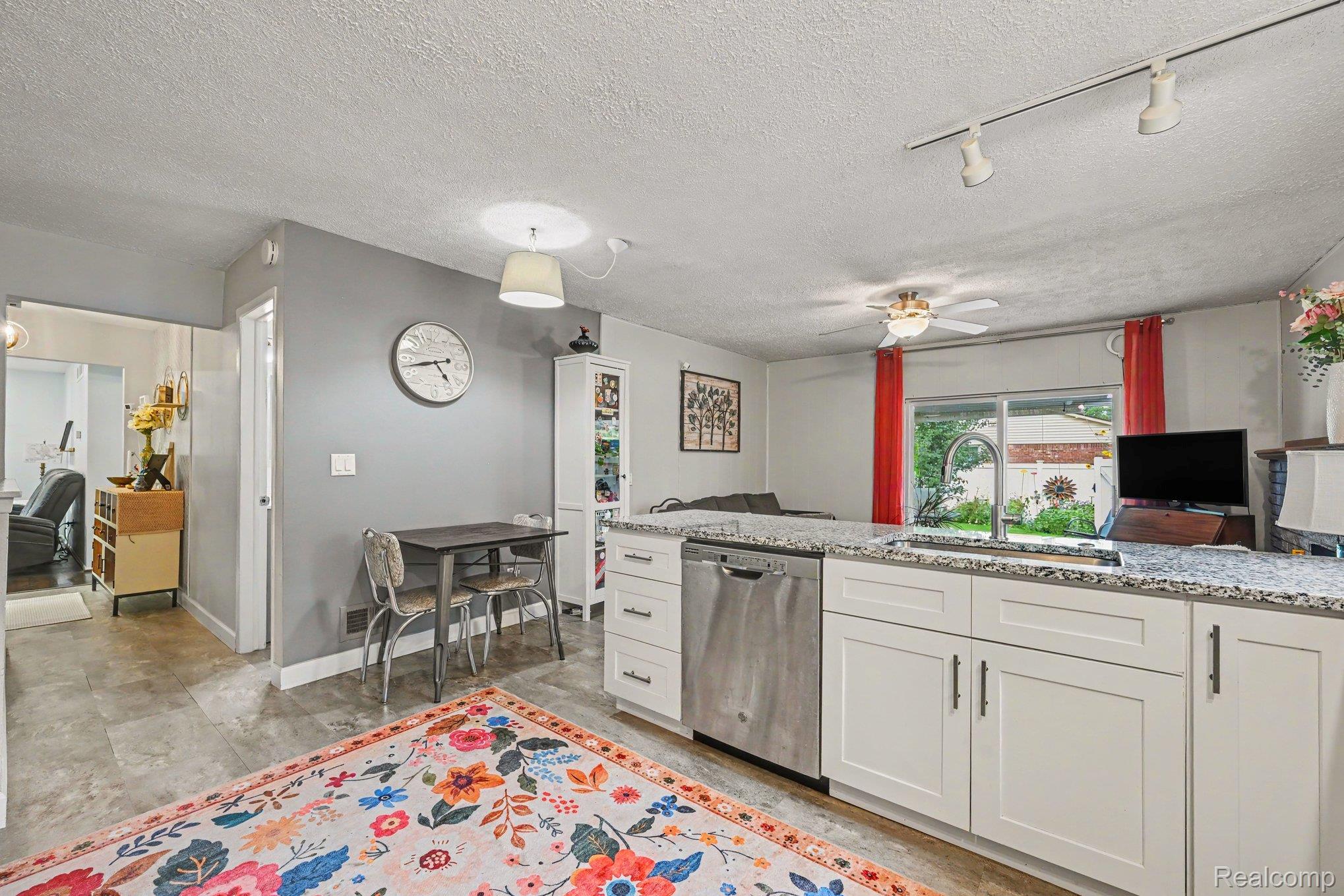 43875 Somerset Square