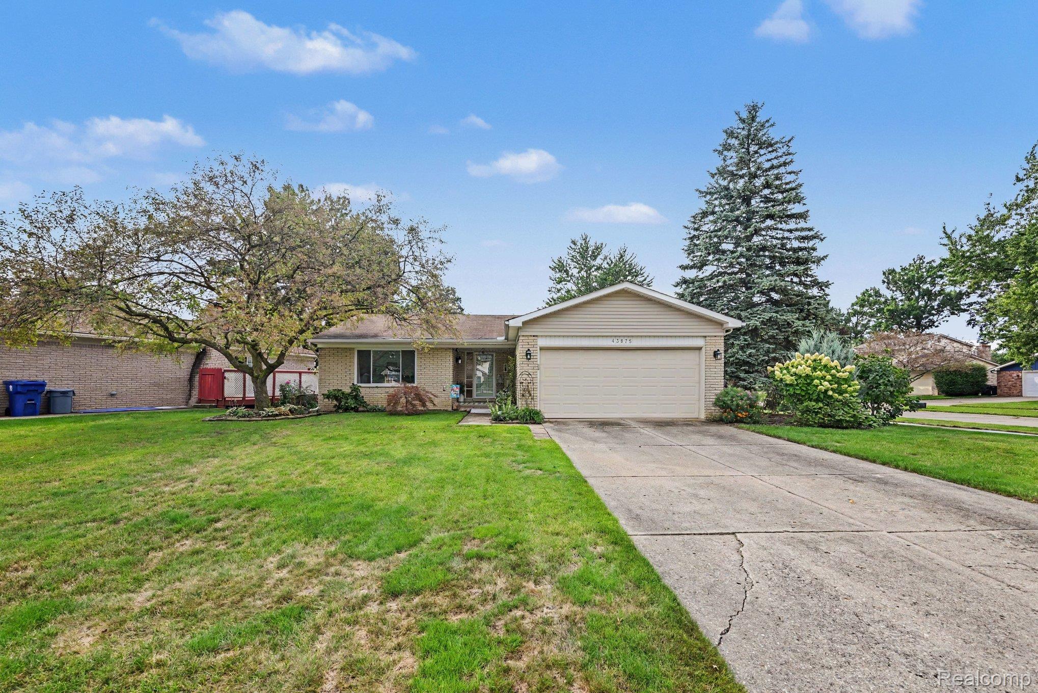 43875 Somerset Square