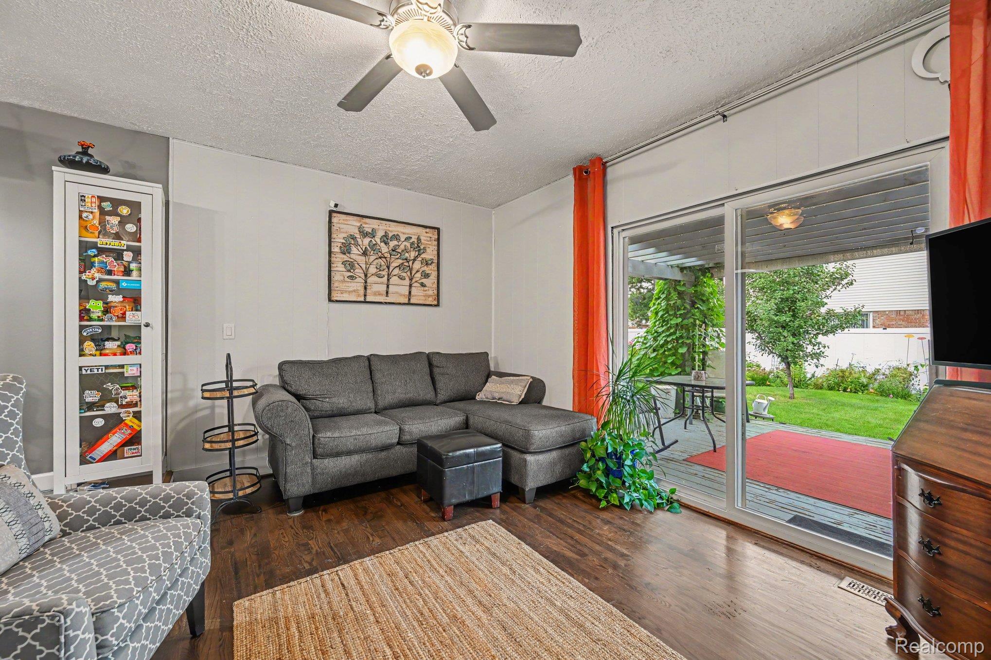43875 Somerset Square