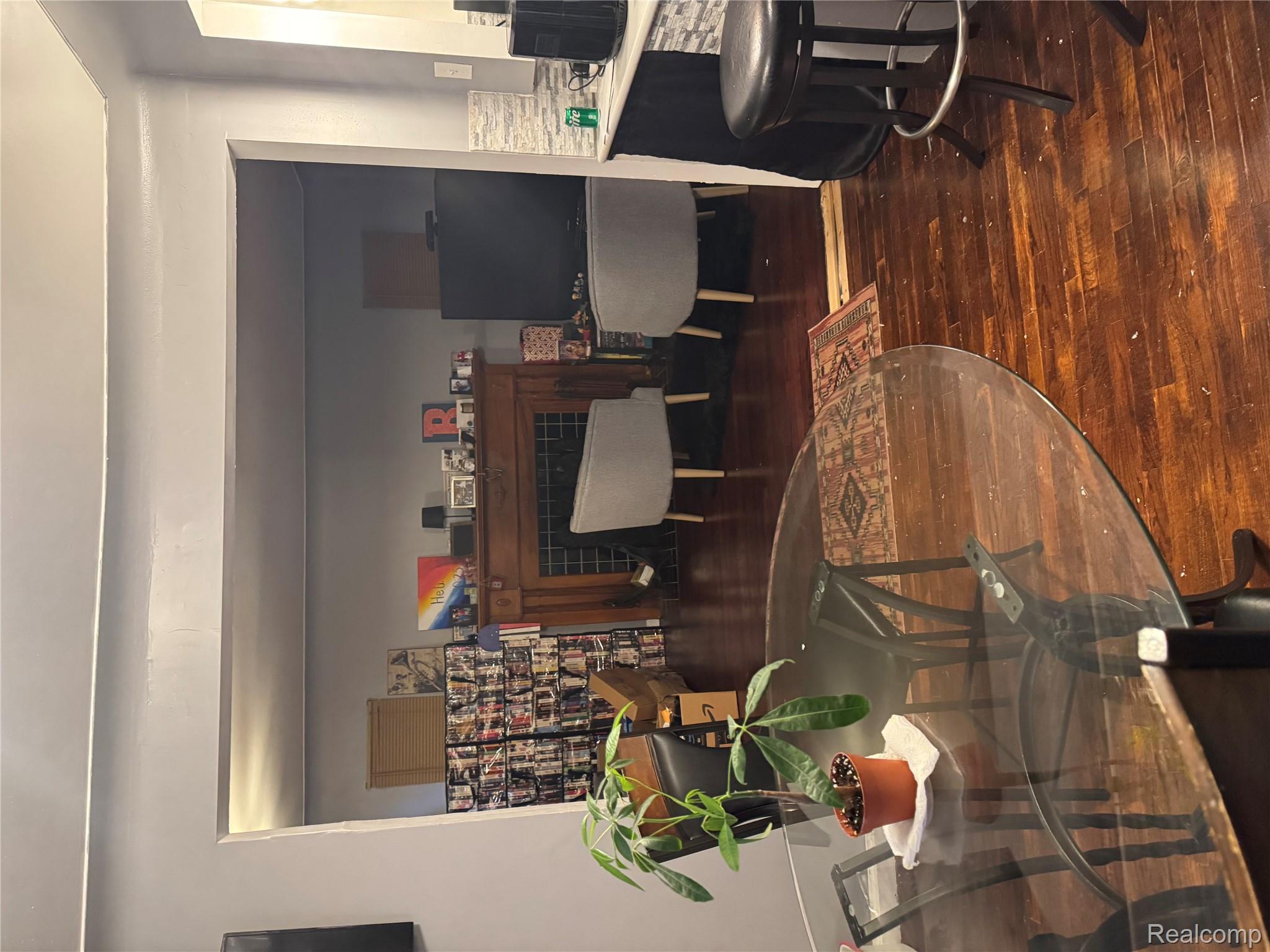 18466 Mendota Street