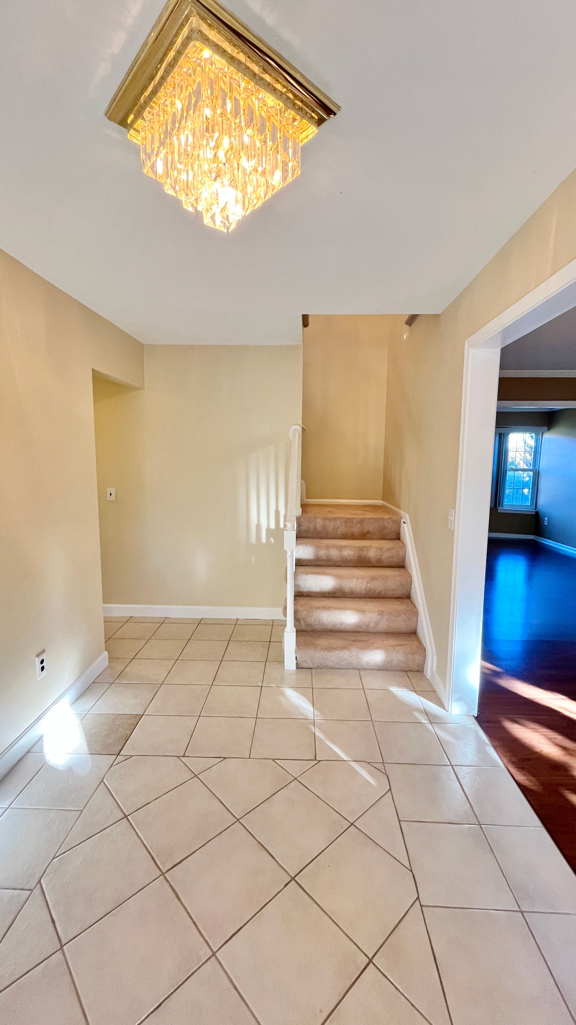 2852 MAYFAIR Drive