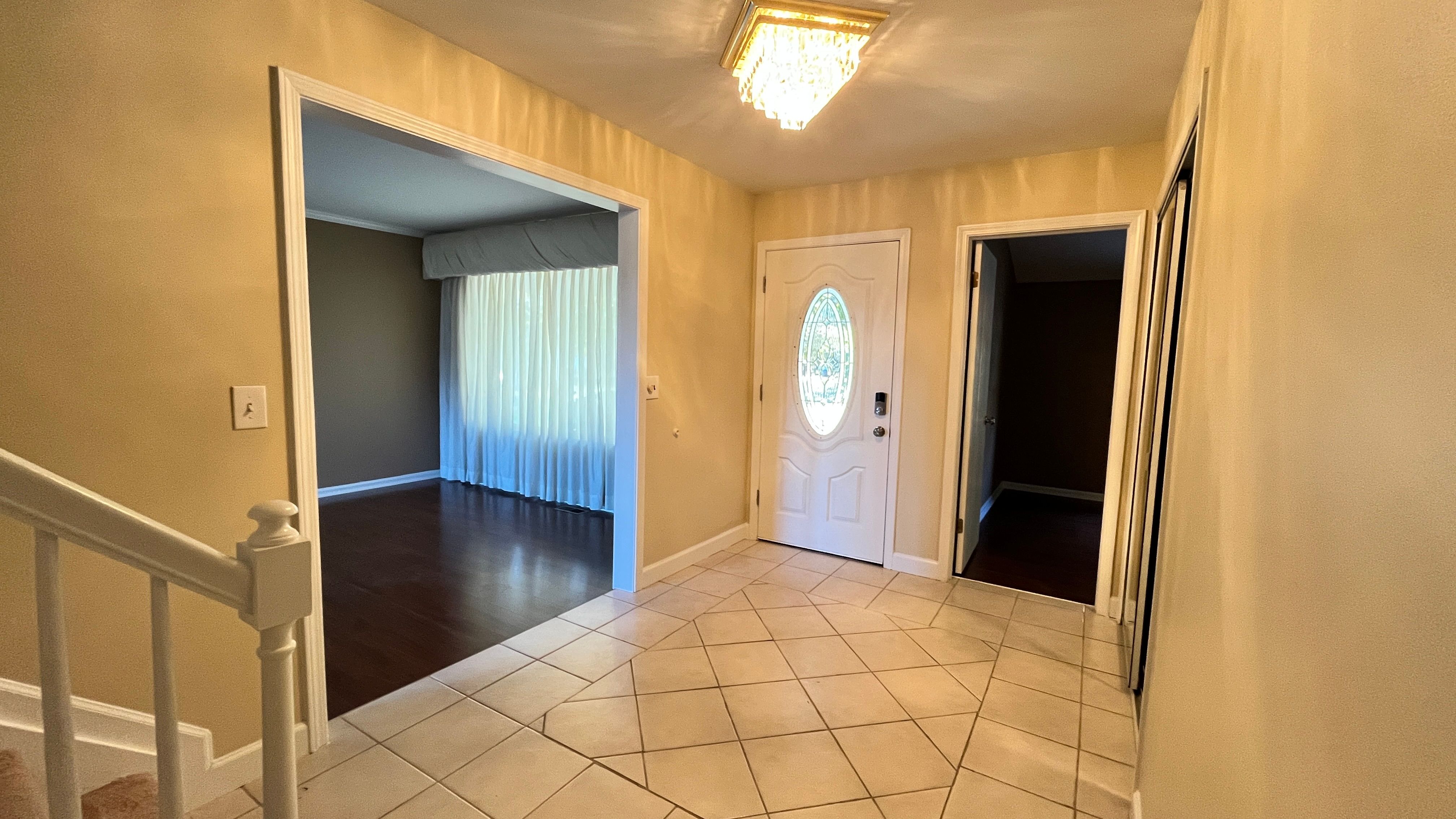2852 MAYFAIR Drive