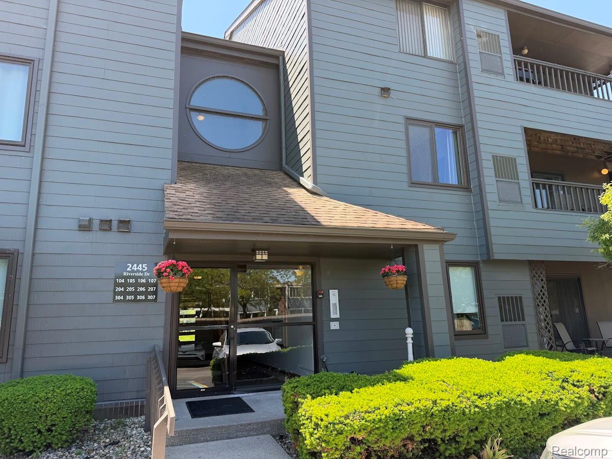 2445 Riverside Drive 206