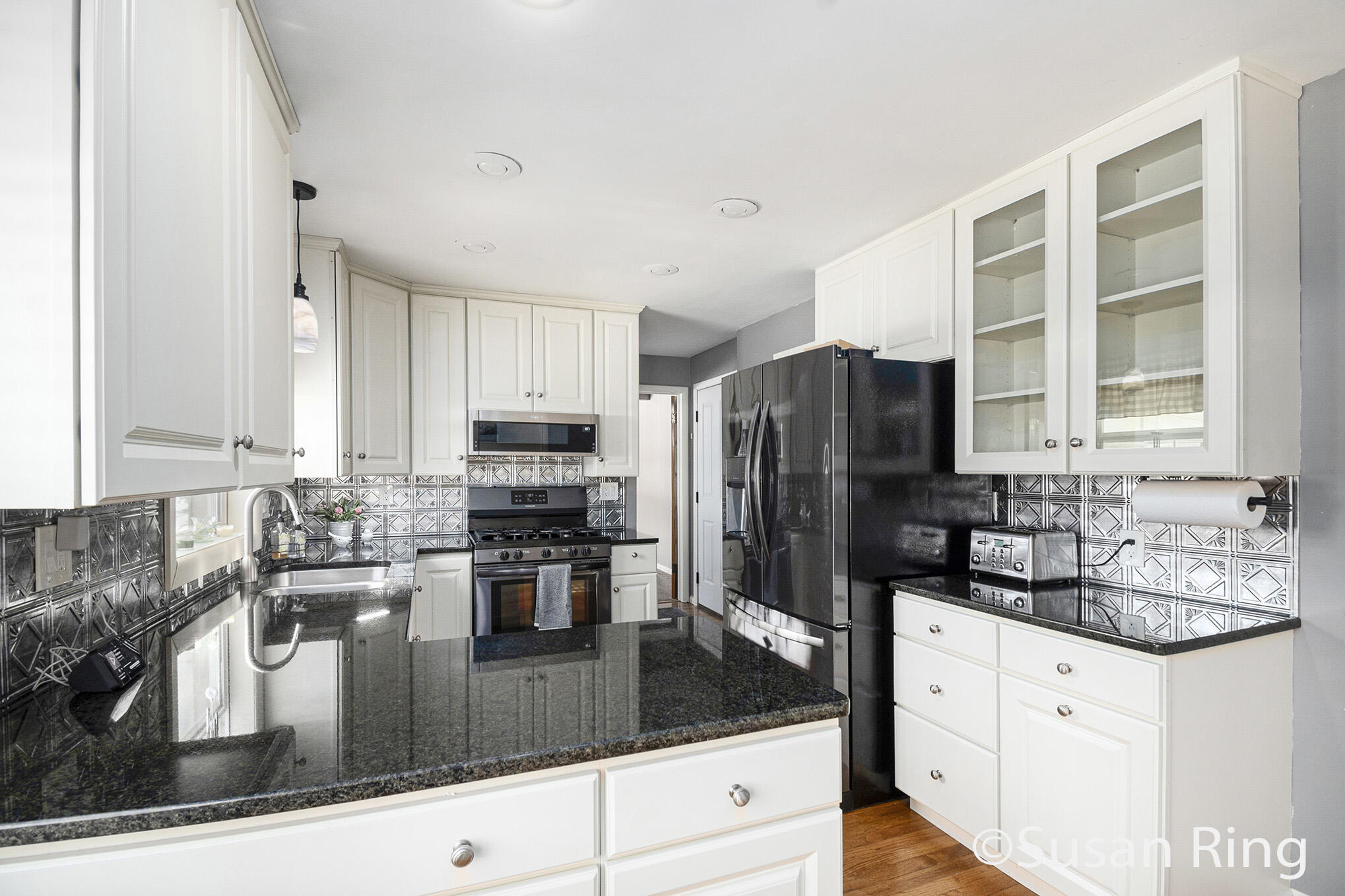 Grand Rapids, Michigan 49508, United States, 3 Bedrooms Bedrooms, ,3 BathroomsBathrooms,Residential,Active,252030