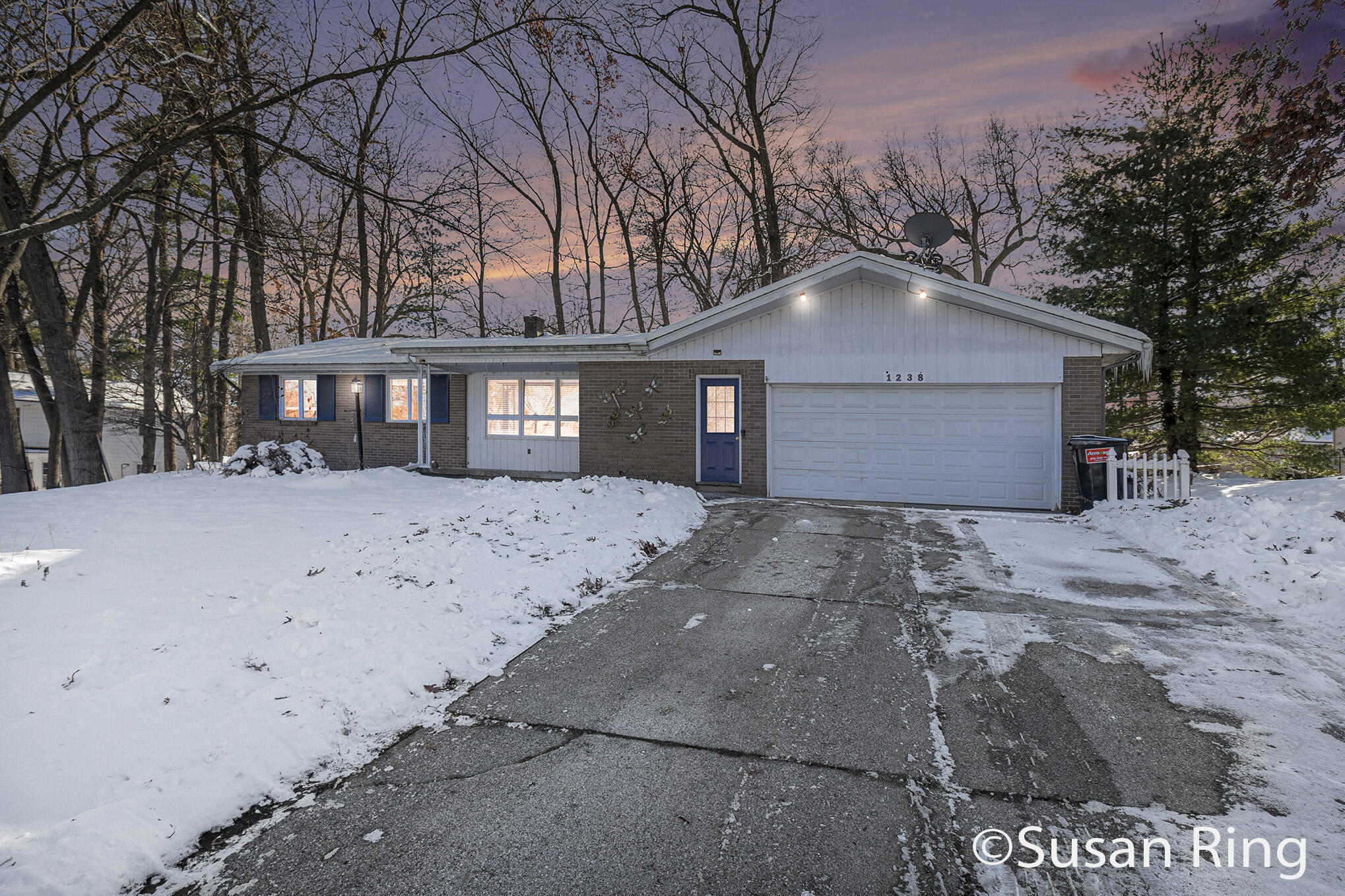 Grand Rapids, Michigan 49508, United States, 3 Bedrooms Bedrooms, ,3 BathroomsBathrooms,Residential,Active,252030