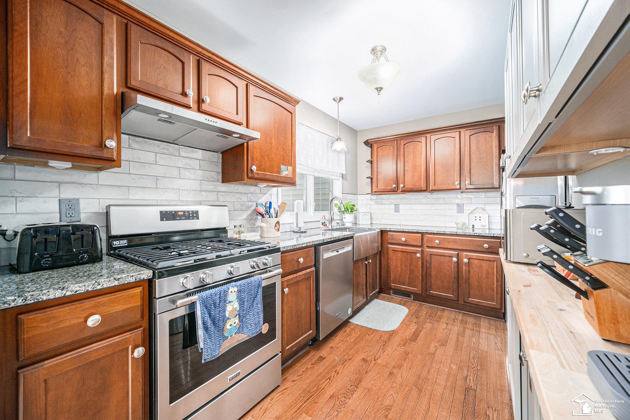 512 Brooks Hollow Court