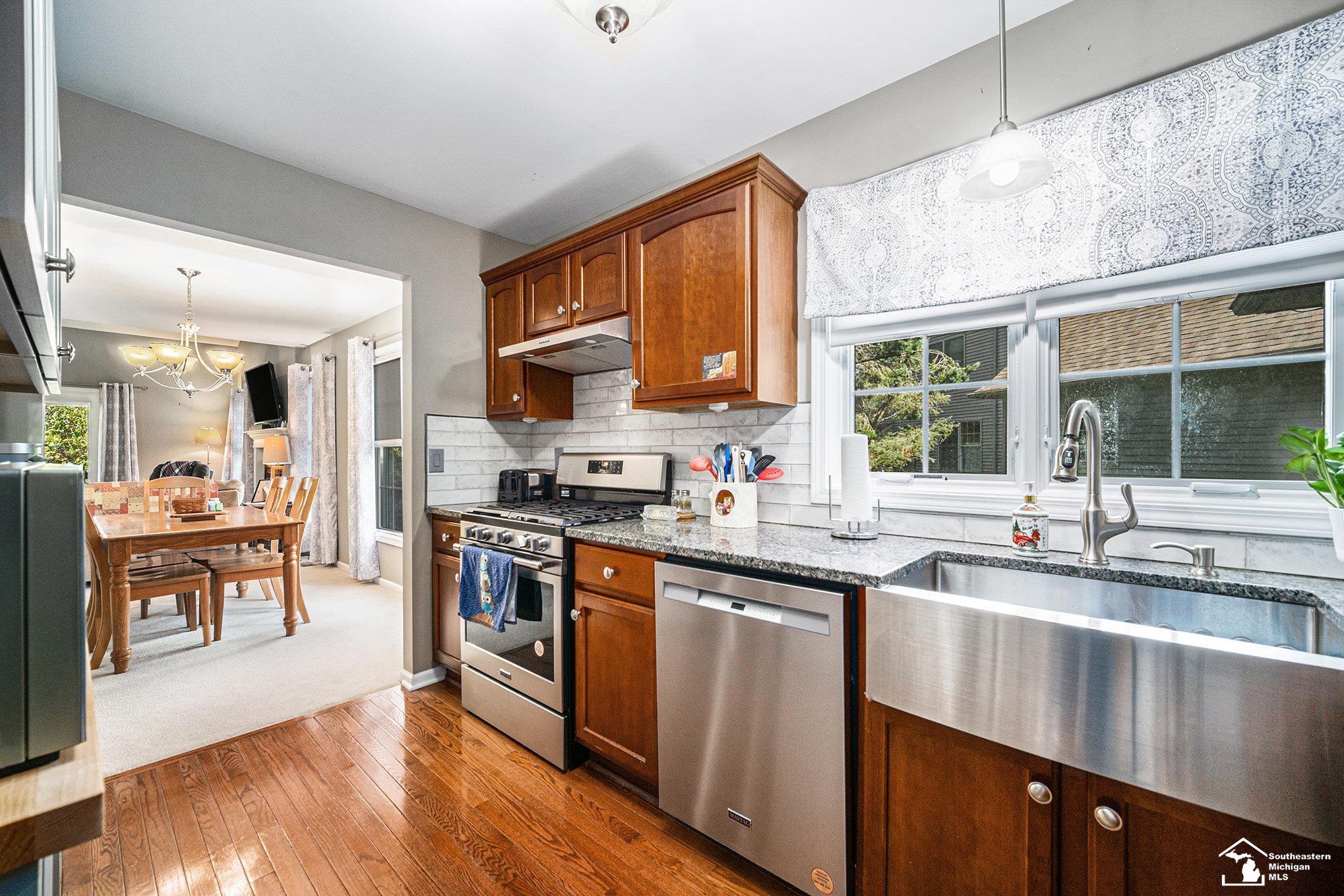 512 Brooks Hollow Court